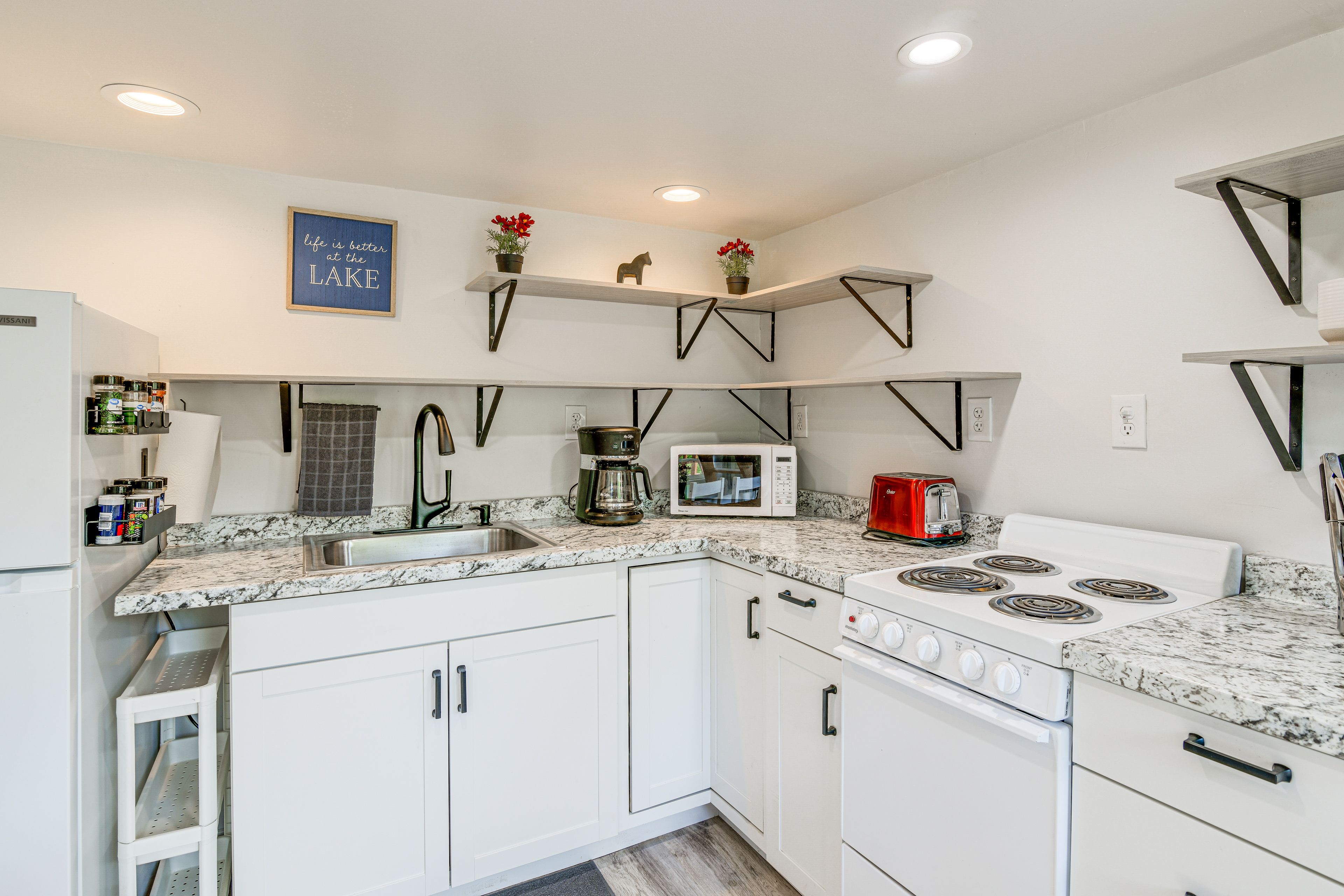 Kitchen | Refrigerator | 1st Floor