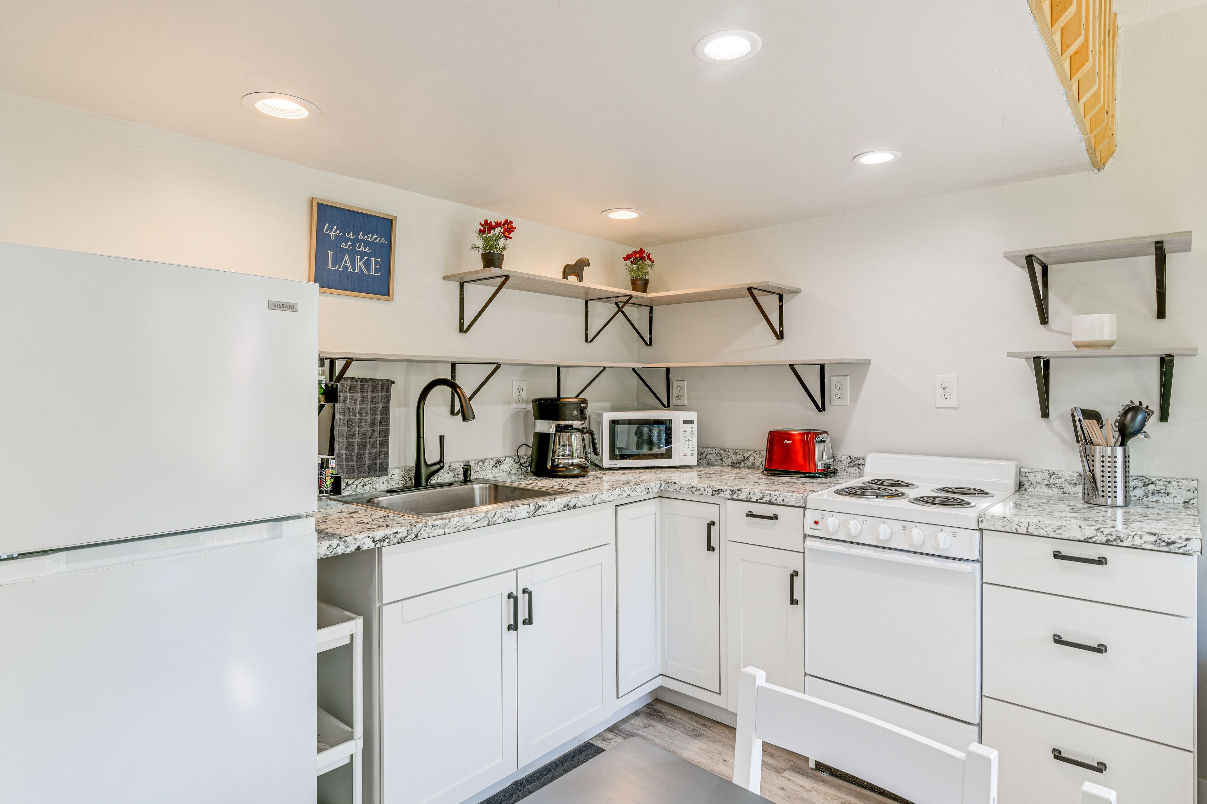 Kitchen | Free WiFi | Electric Heater | Ceiling Fan