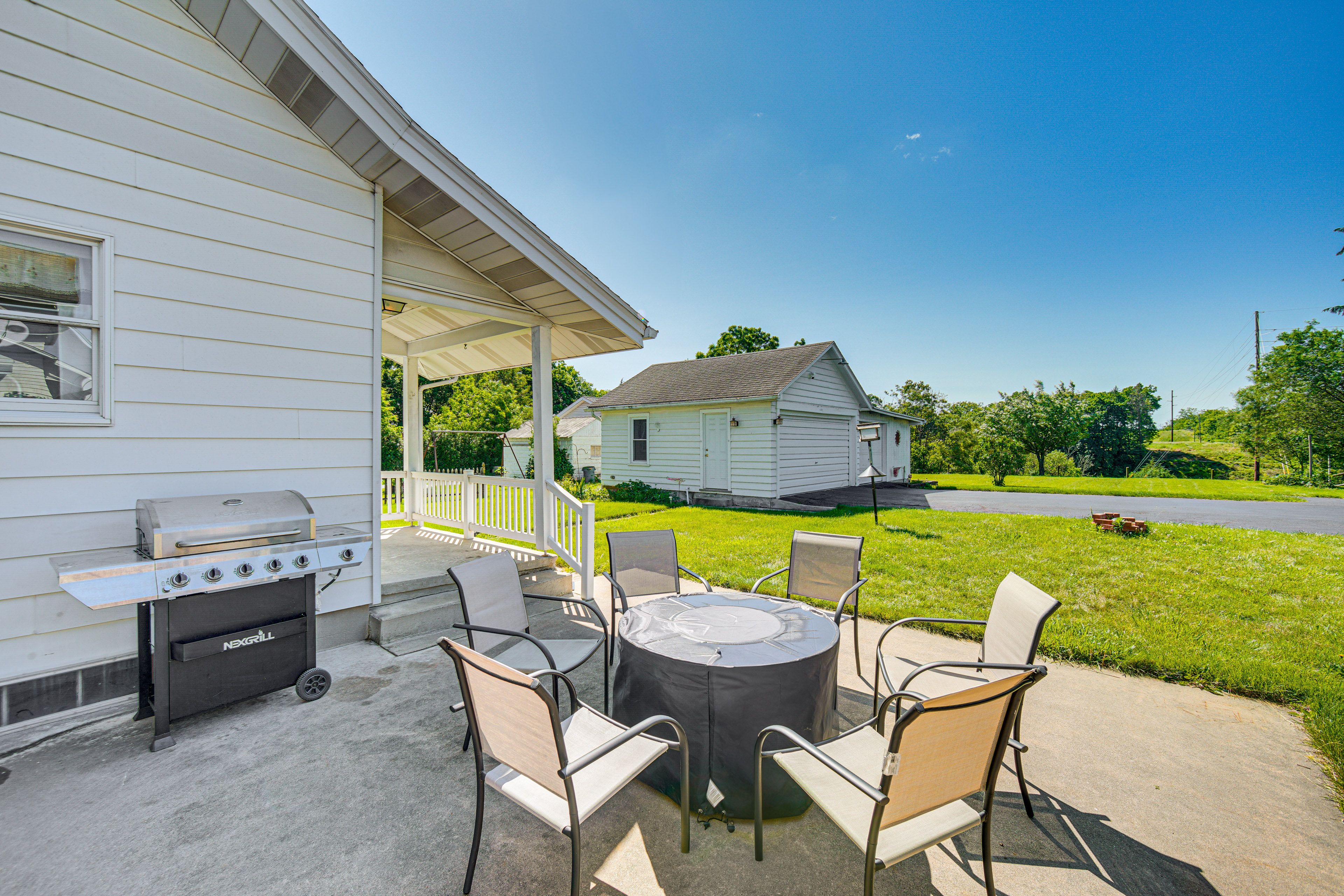 Private Backyard Area | Gas Grill