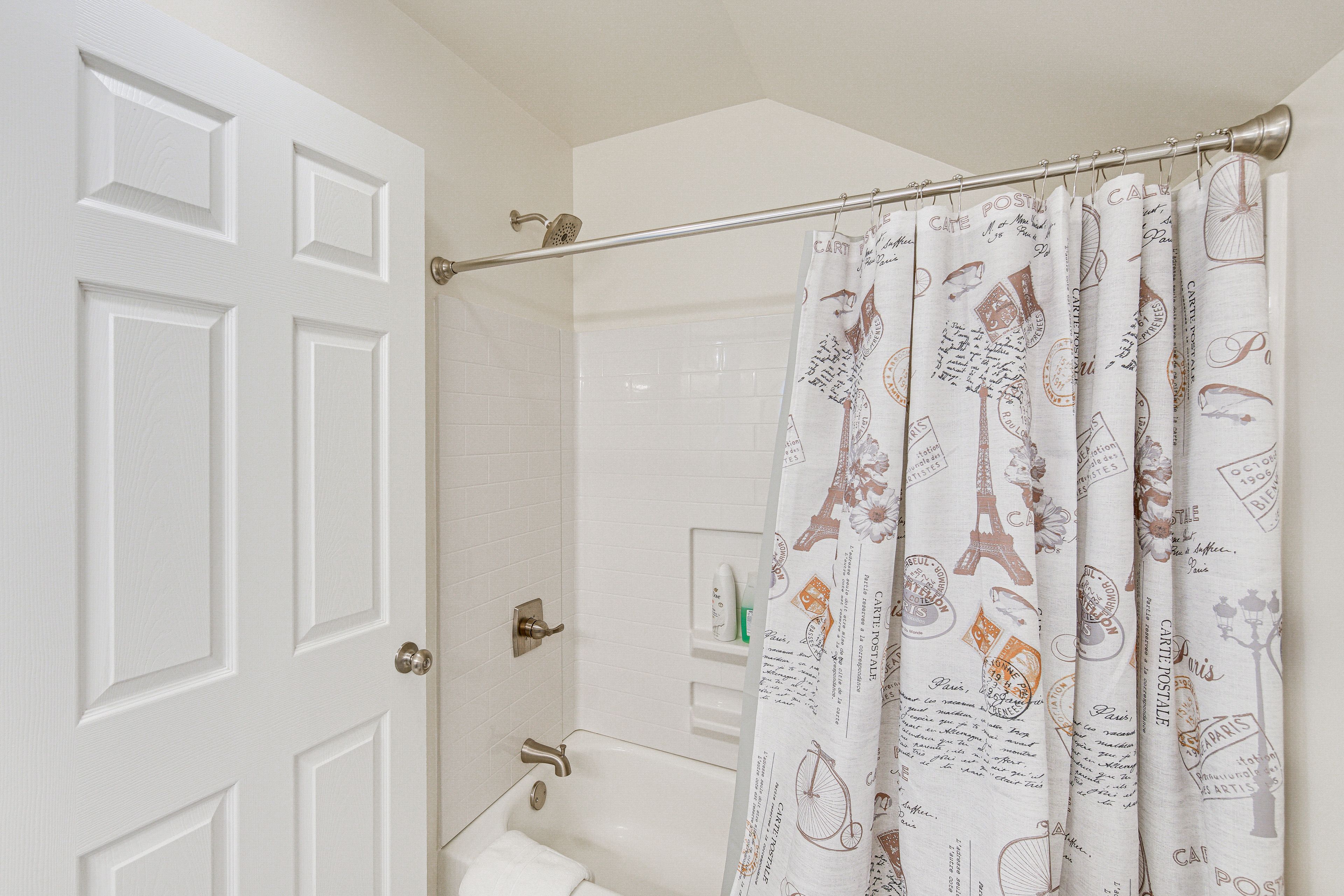 Full Bathroom | 2nd Floor | Shower/Tub Combo
