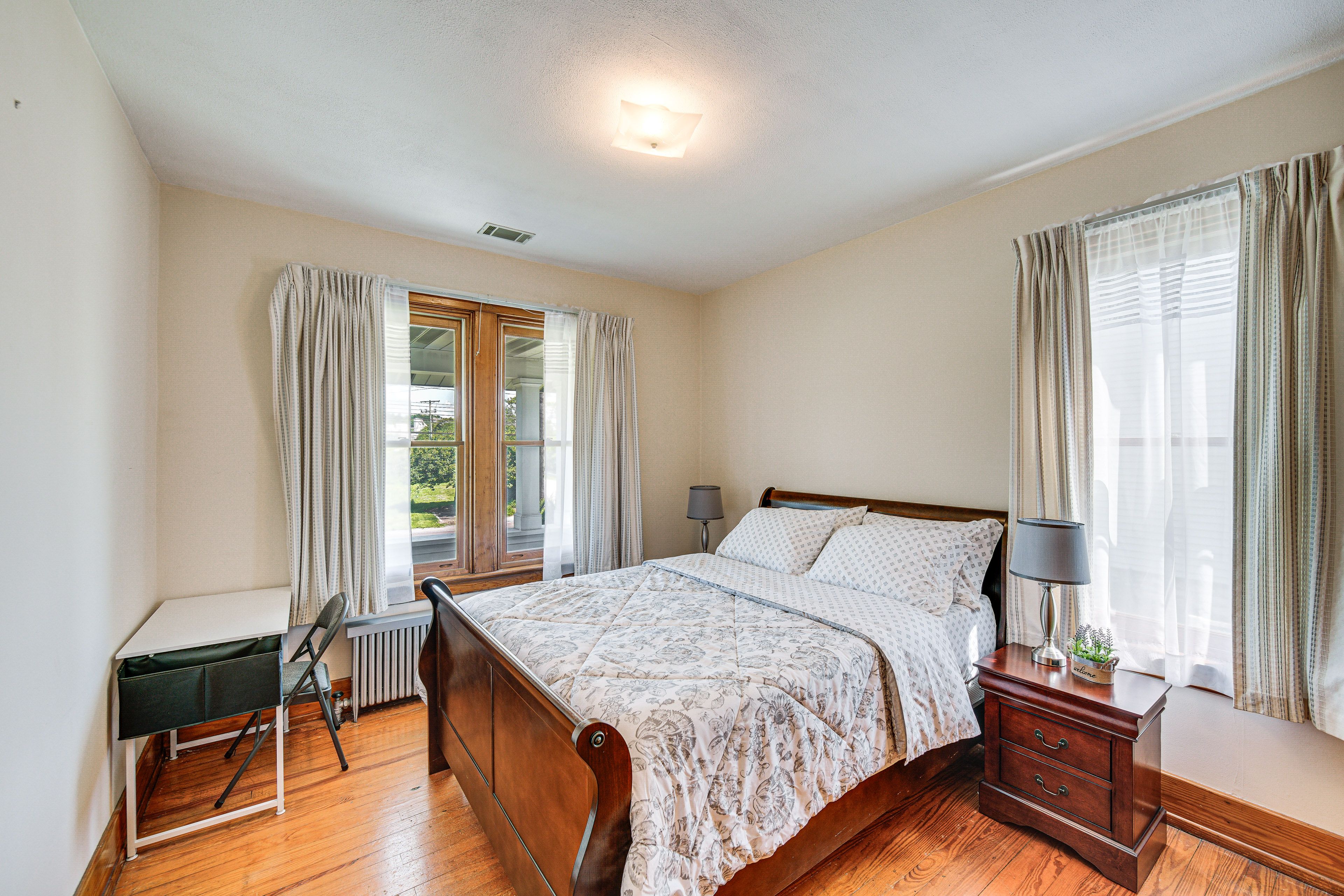 Bedroom 2 | Queen Bed | 1st Floor | Desk & Chair