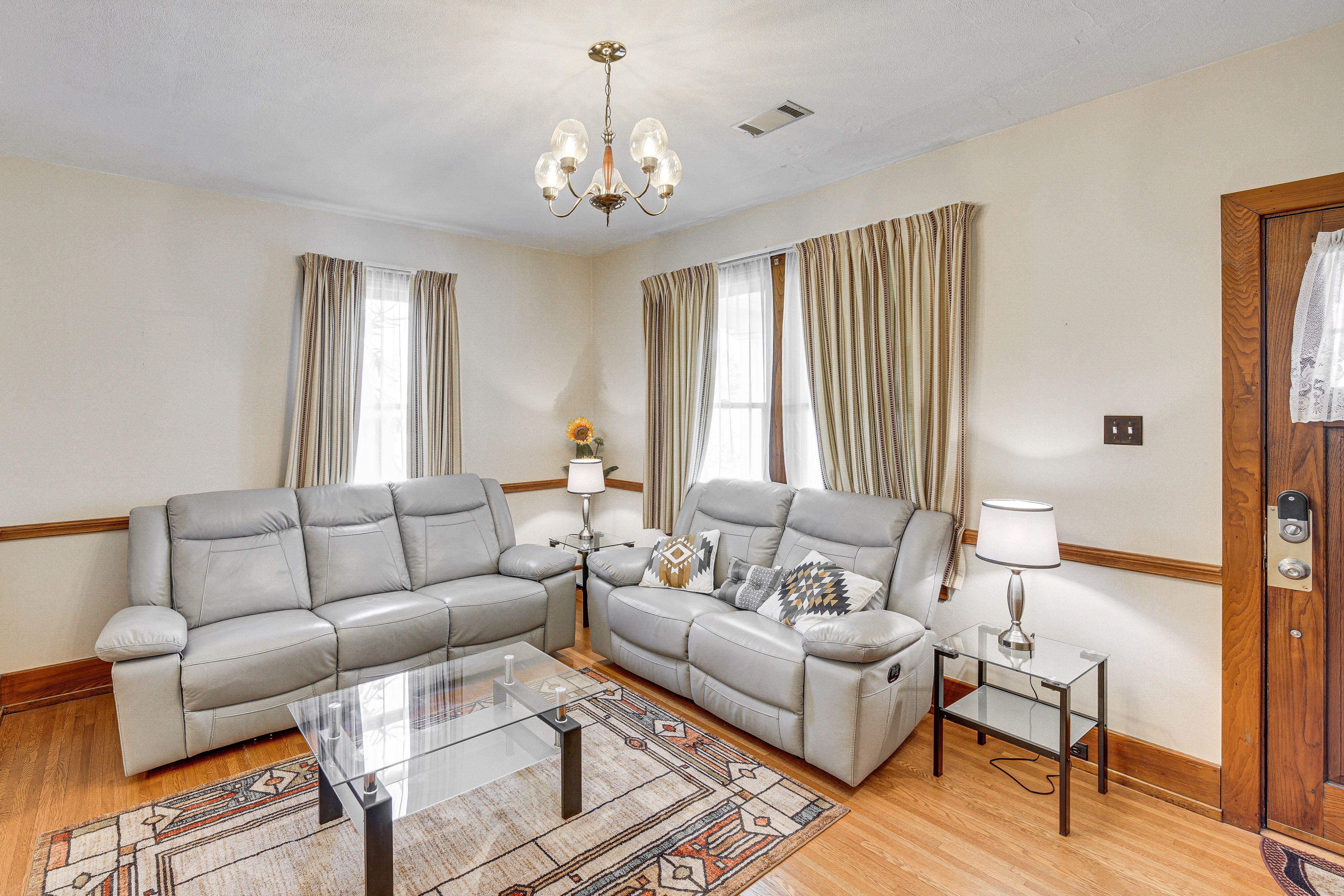 Living Room | 1st Floor | Smart TV | Central Heating