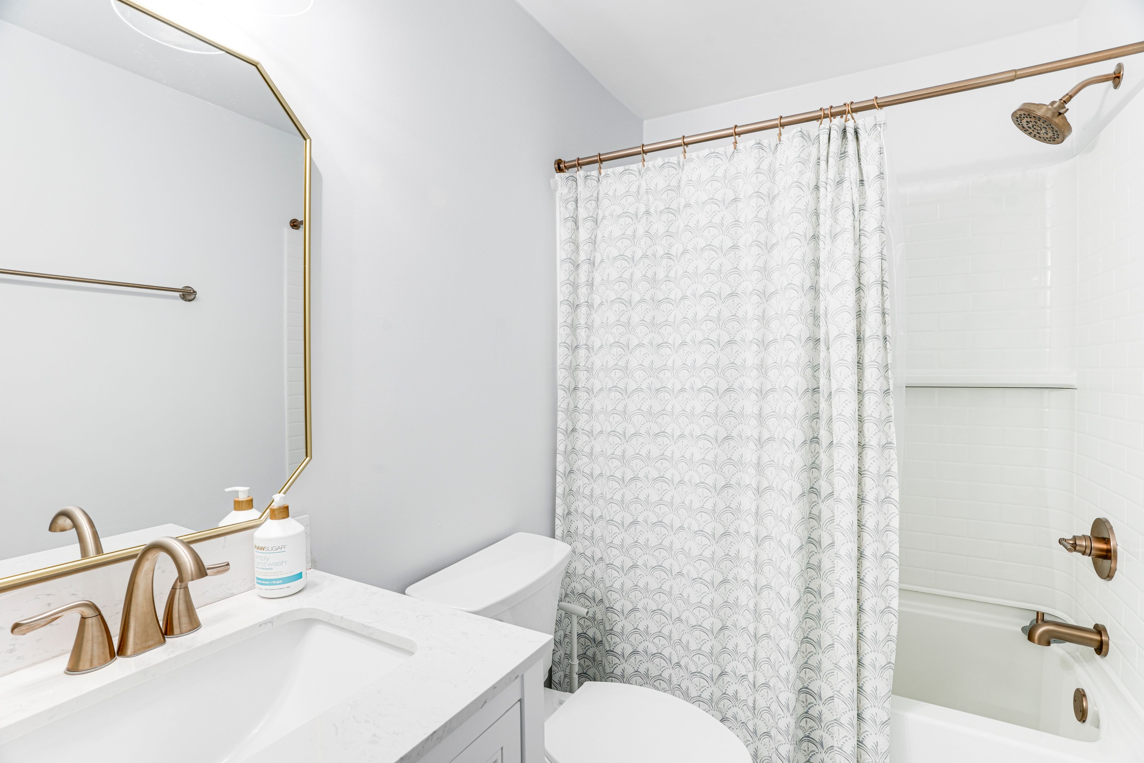 Full Bathroom | Shower/Tub Combo