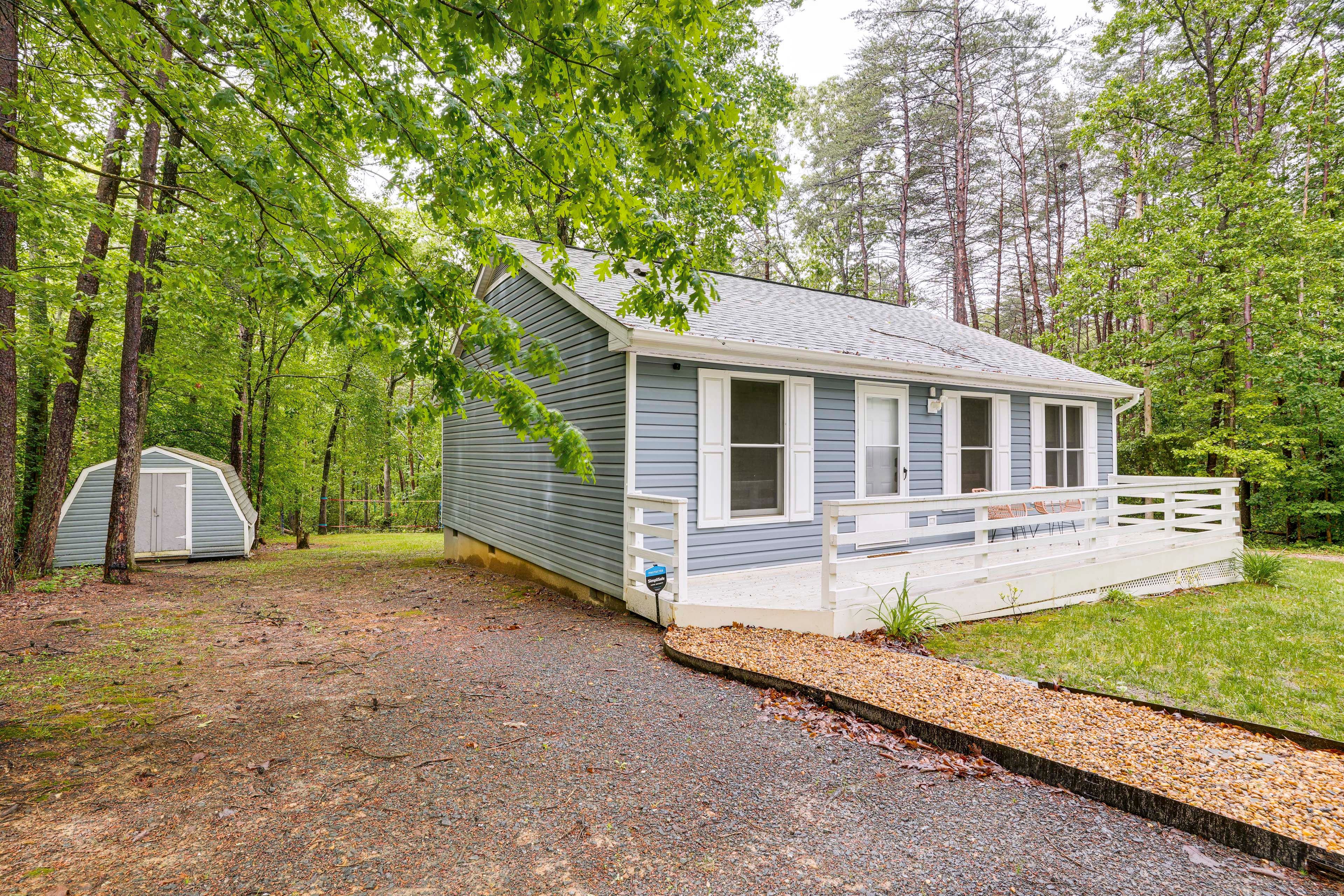 Parking | Driveway (10 Vehicles) | RV/Boat Trailer Parking | Free Street Parking