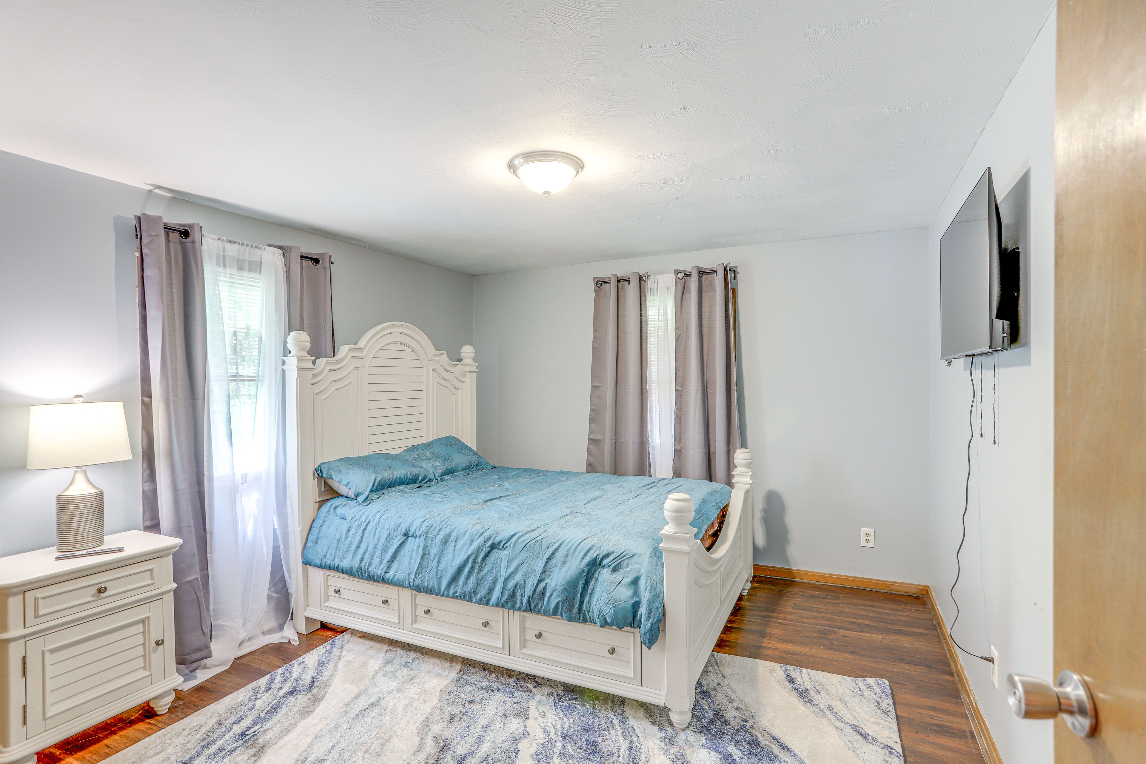 Bedroom 2 | Queen Bed