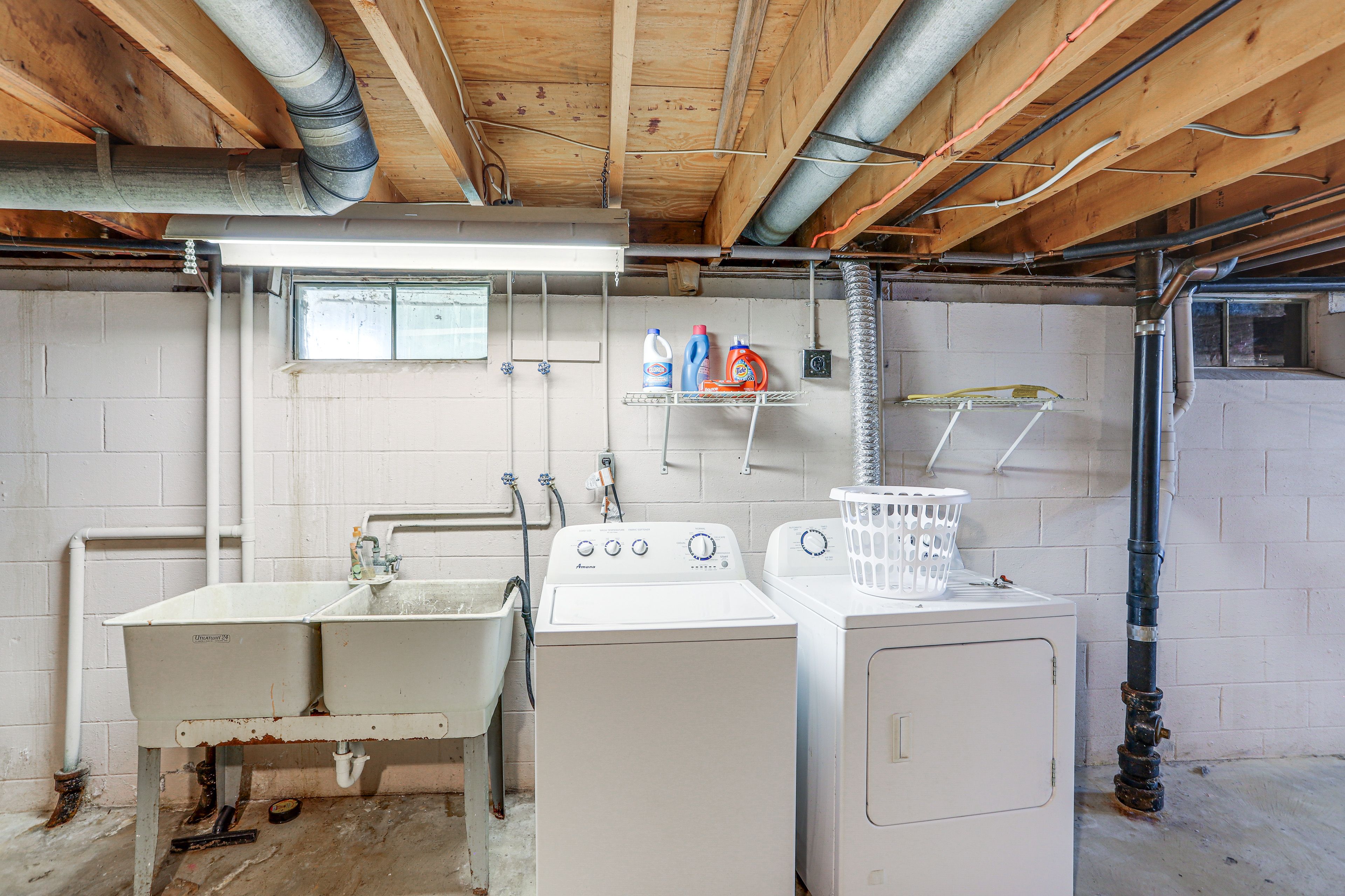 Basement | Washer & Dryer | Workspace