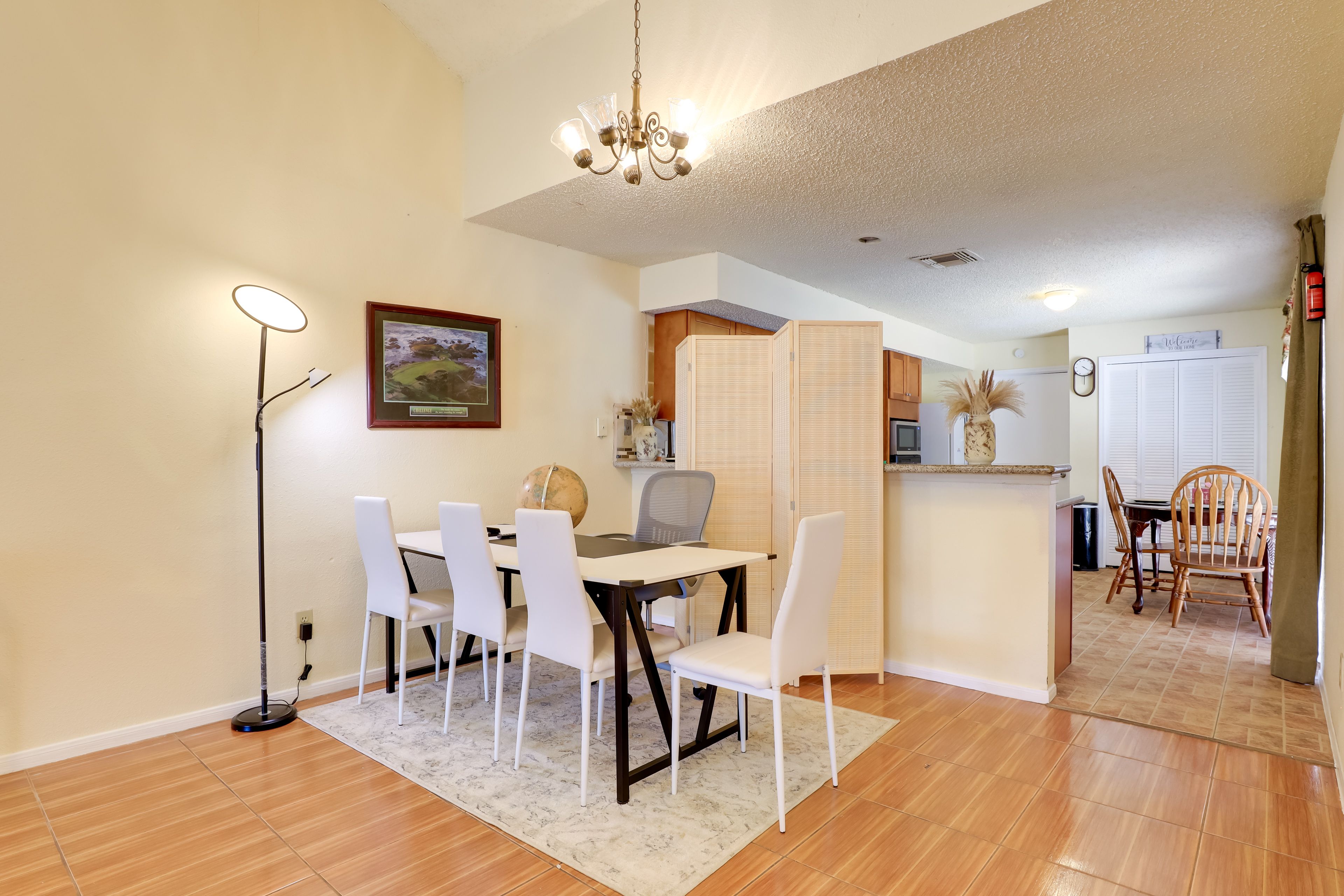 Dining Area | Dishware/Flatware Provided