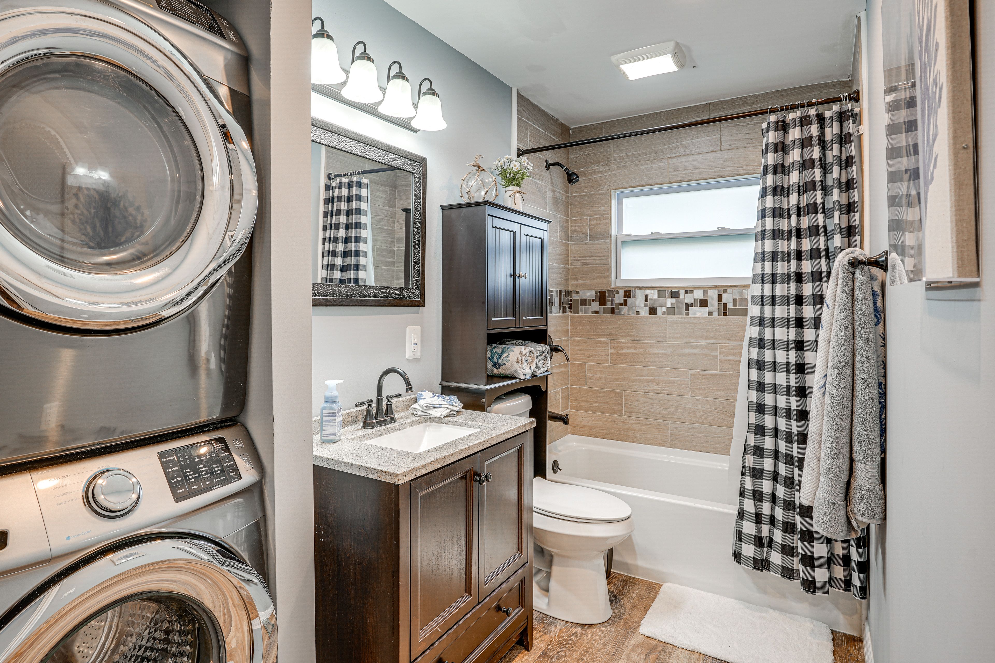 Full Bathroom | Washer & Dryer