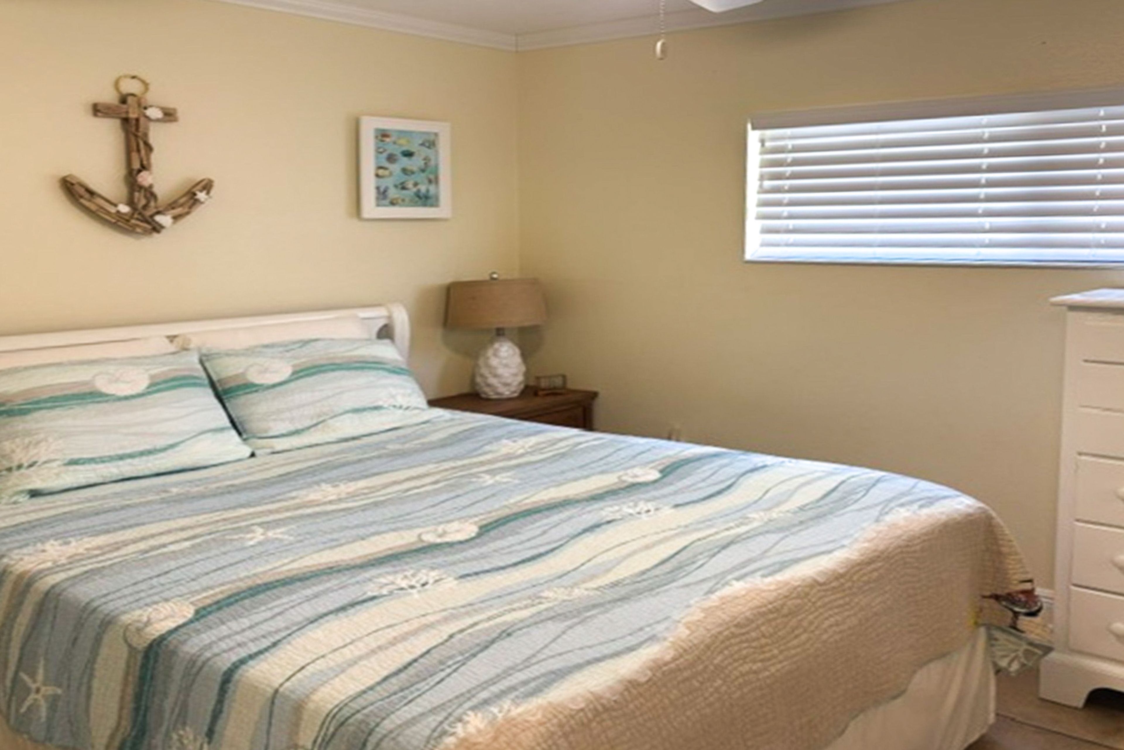 Bedroom 2 | Queen Bed