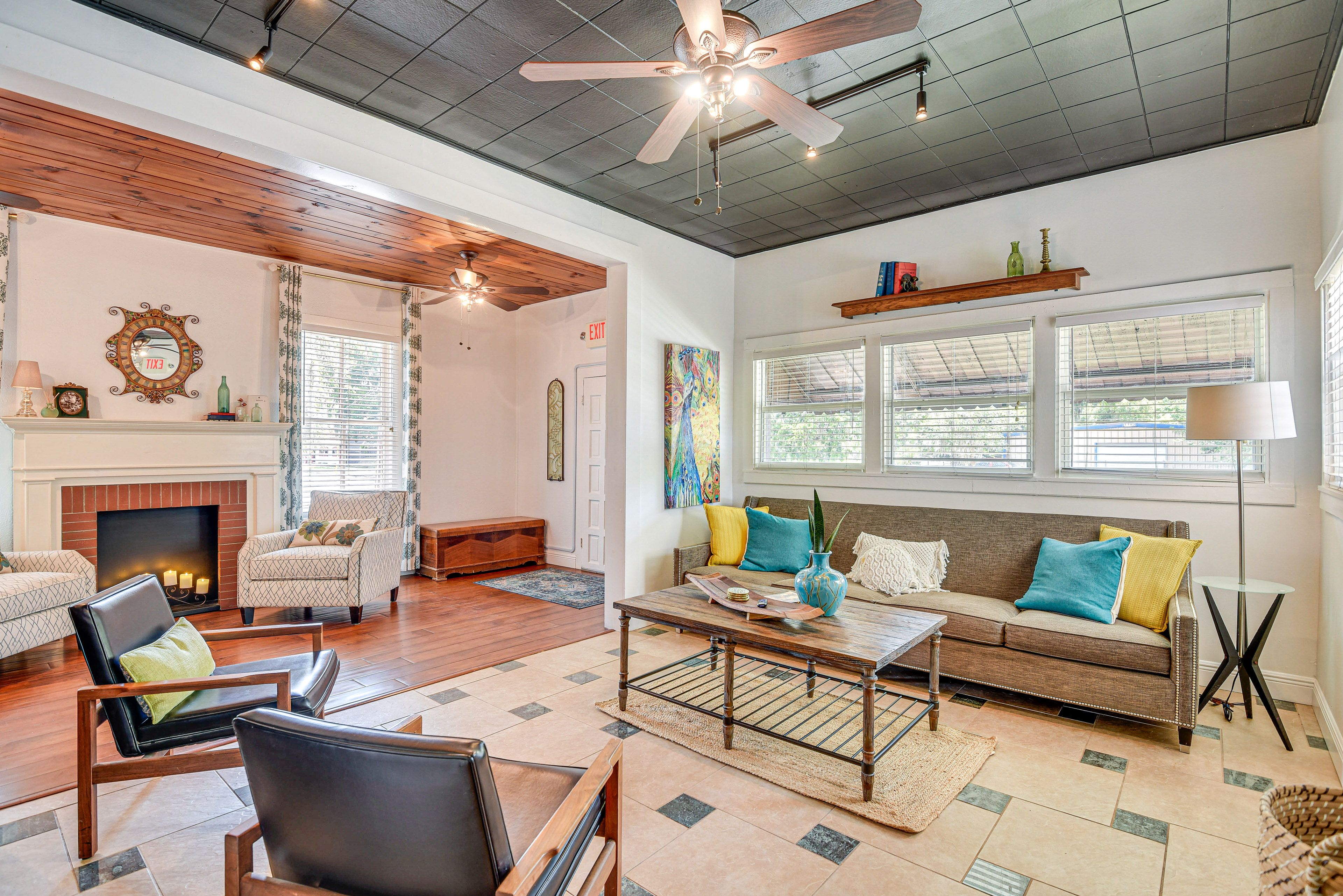 Living Room | Smart TV | Central A/C