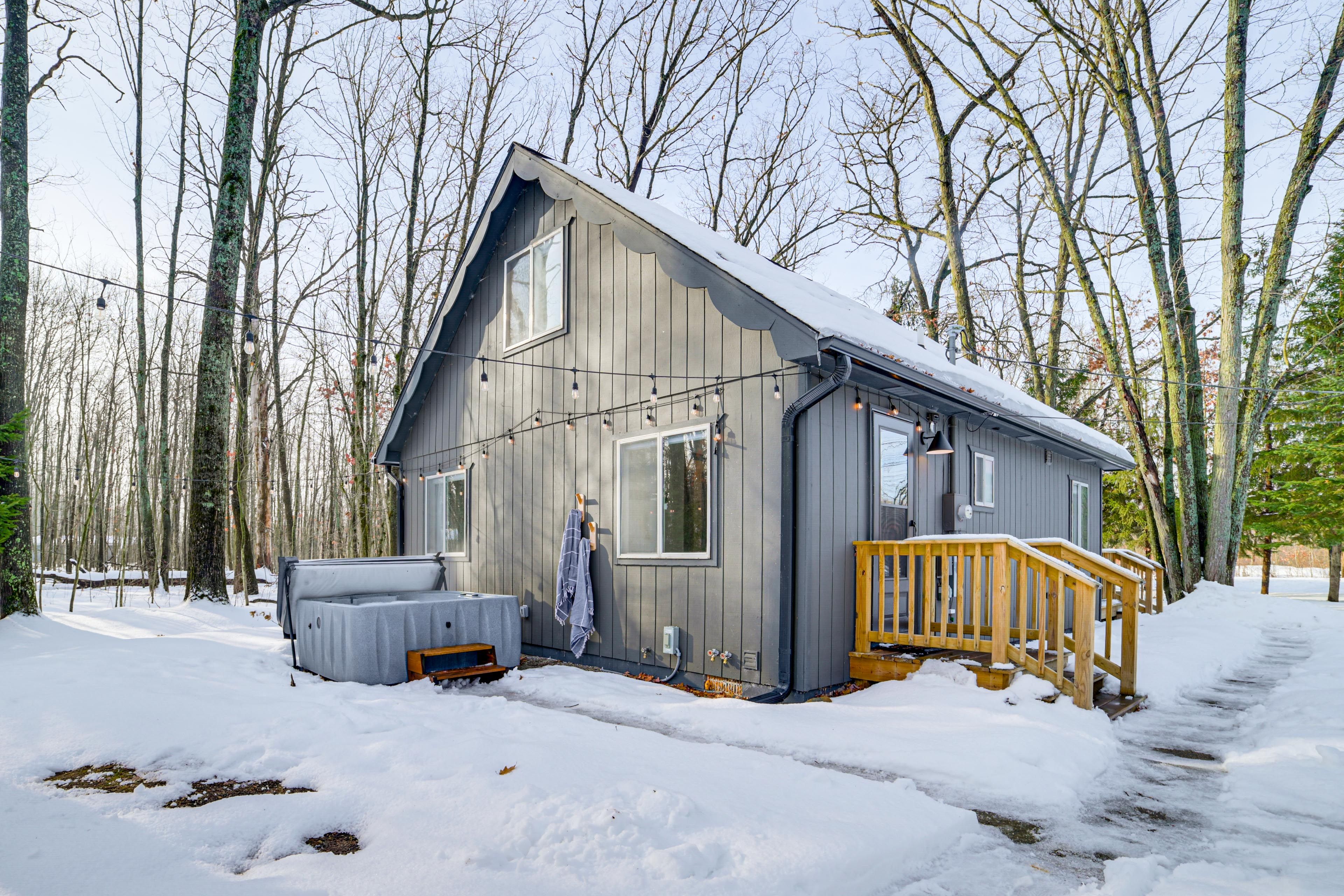 Roscommon Vacation Rental | 3BR | 1BA | Steps Required | 1,200 Sq Ft