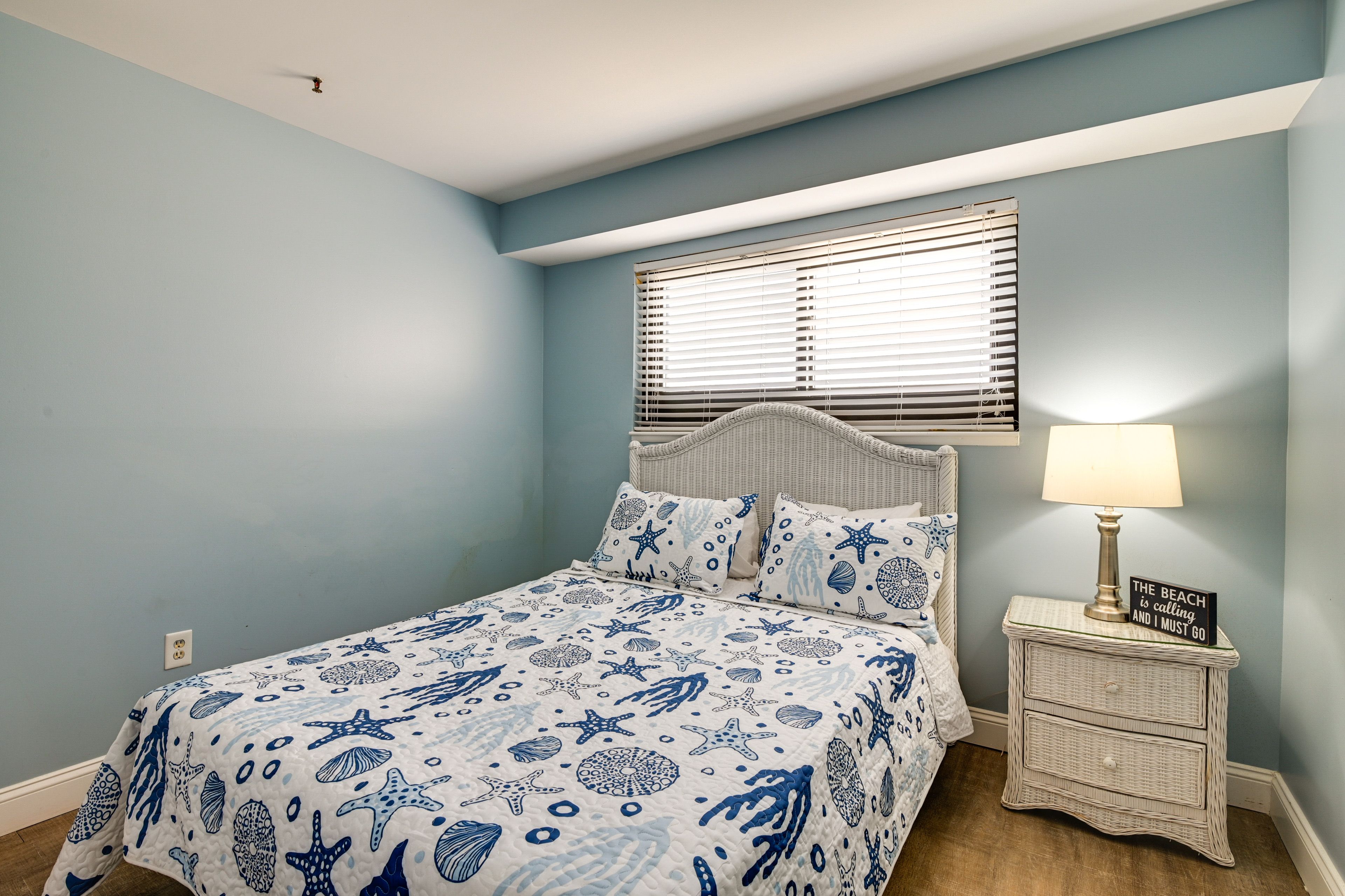 Bedroom 2 | Queen Bed