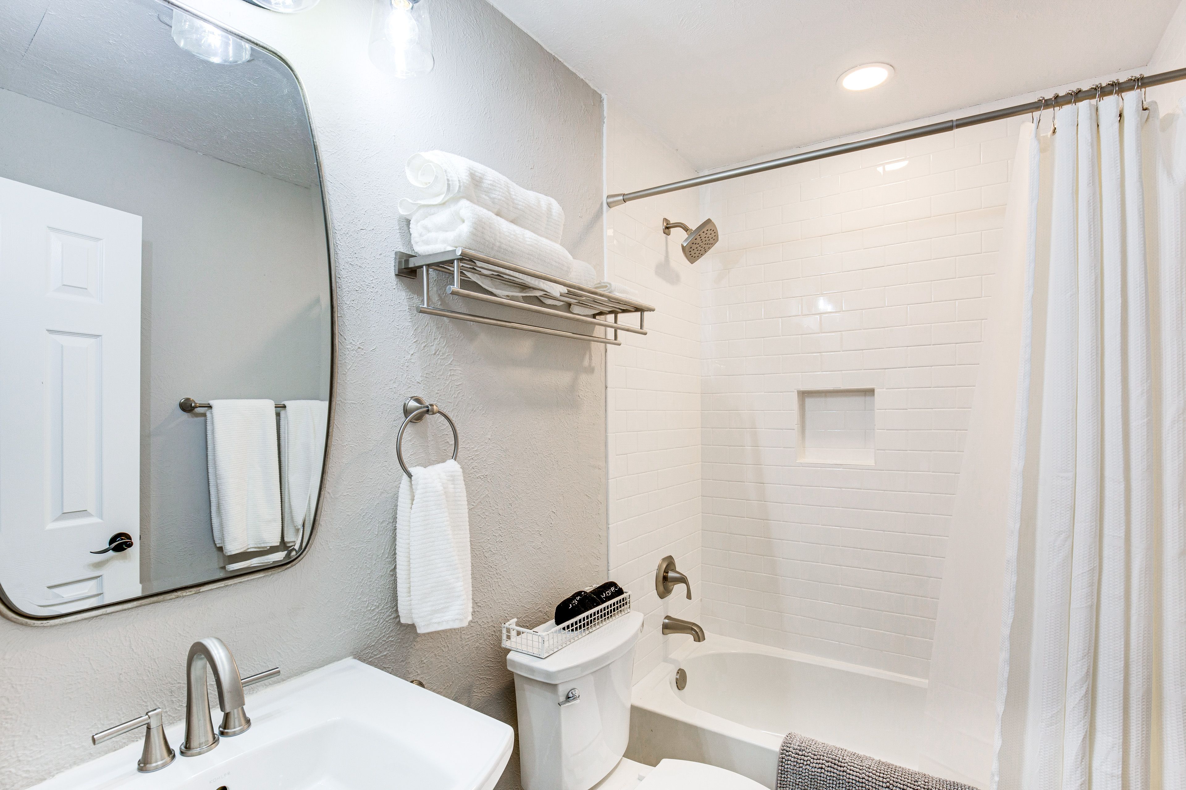 Full Bath | Complimentary Toiletries