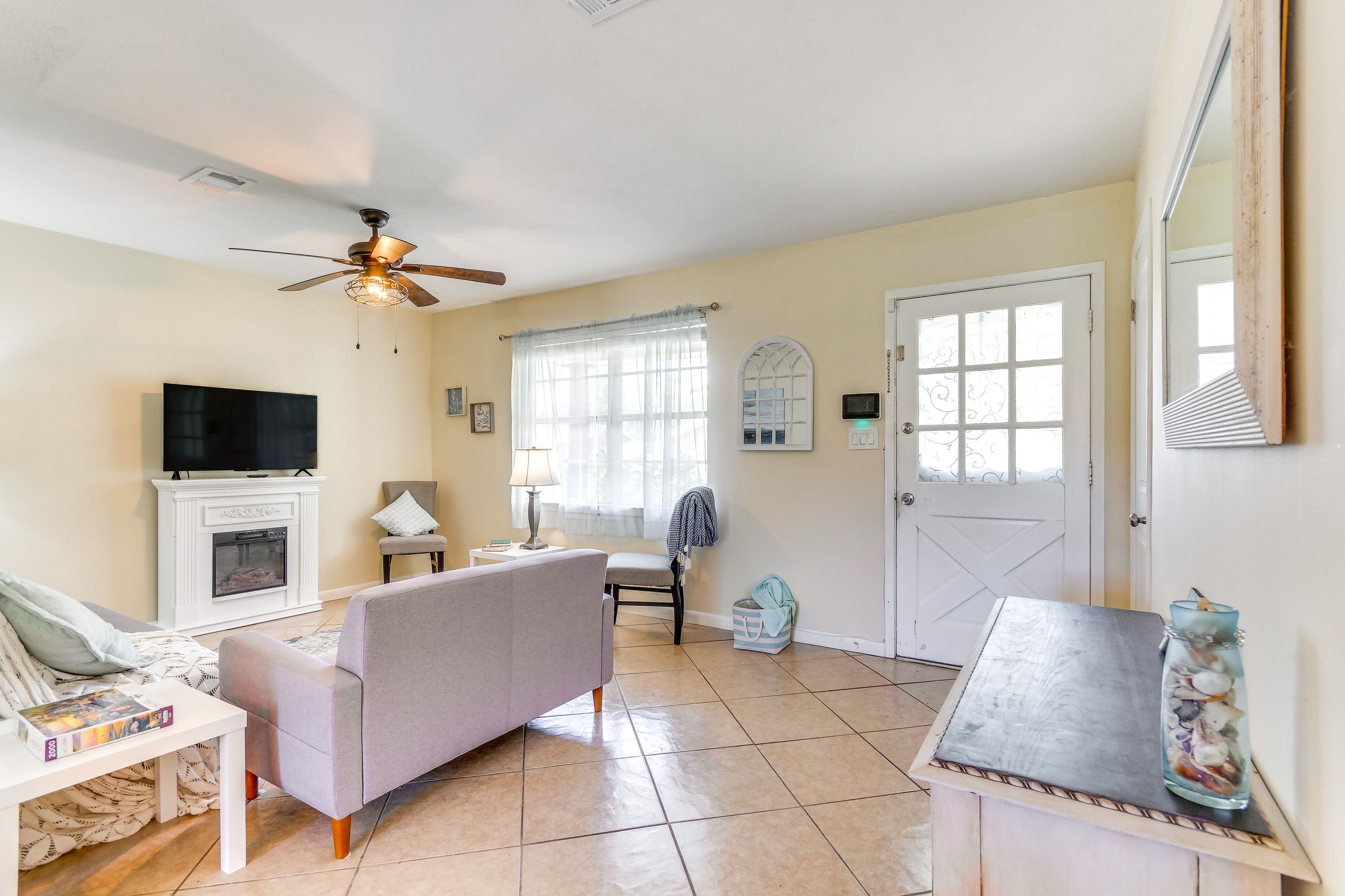 Living Room | Fireplace | Central Heating & A/C | Free WiFi
