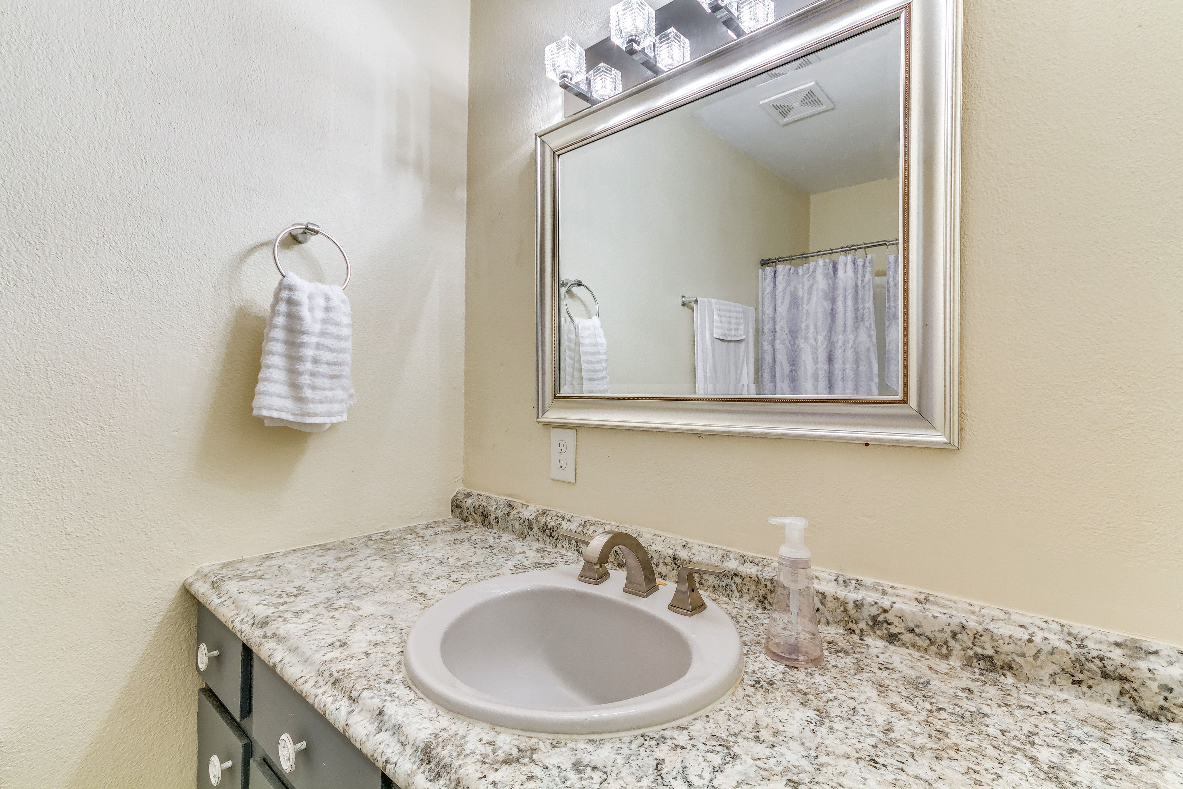 Full Bath | Complimentary Toiletries