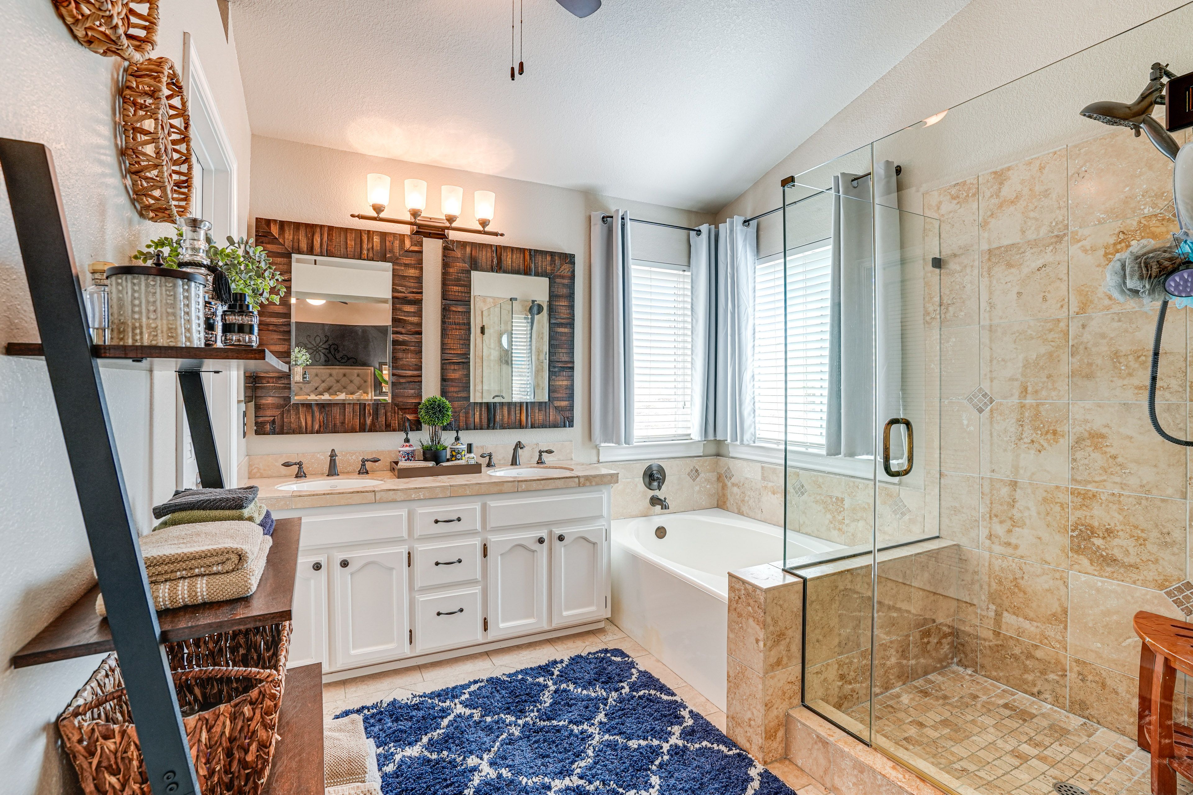 En-Suite Bathroom | 2nd Floor | Towels Provided | Complimentary Toiletries
