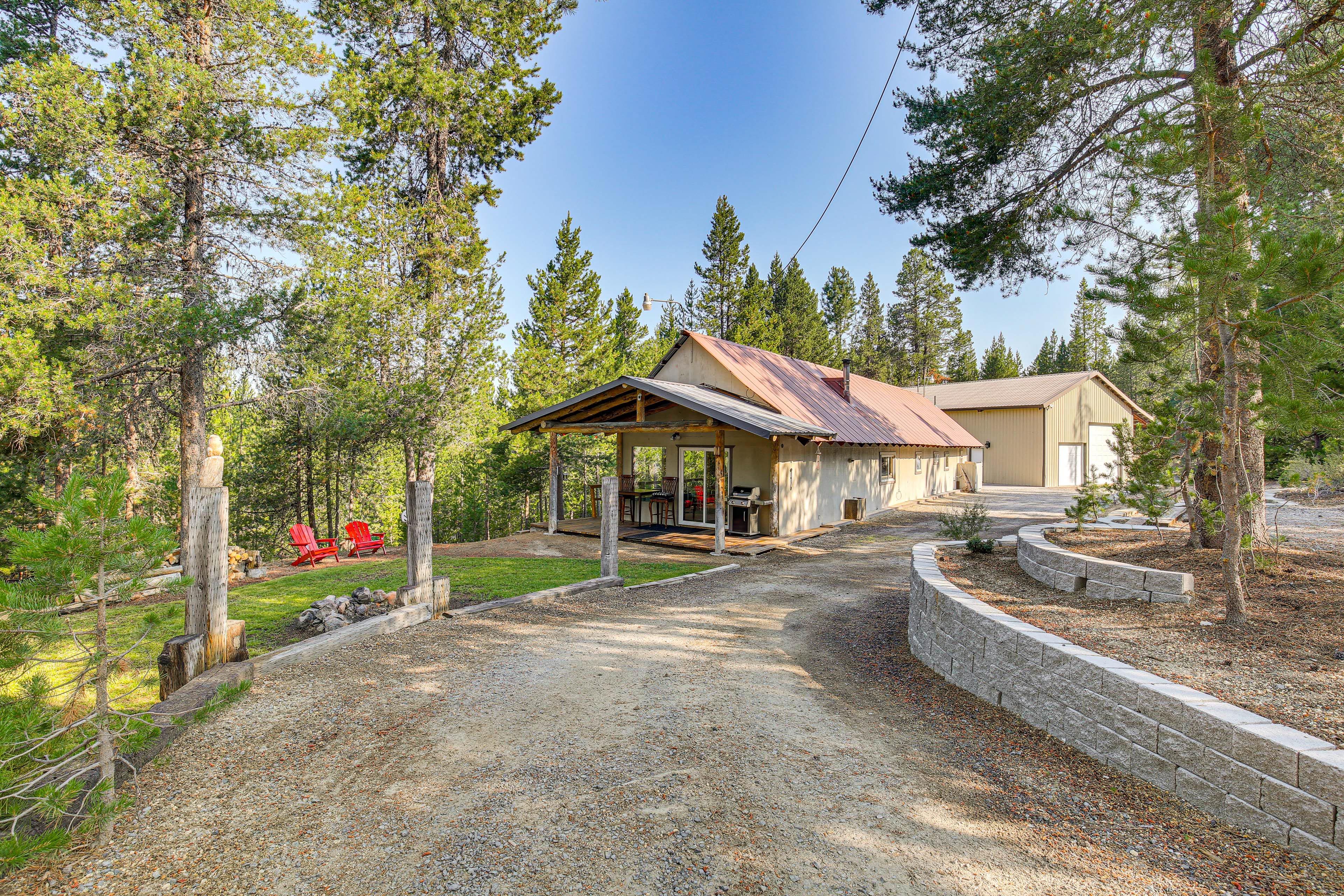 Parking | Gravel Driveway (4 Vehicles) | Circular Driveway | Trailer Parking