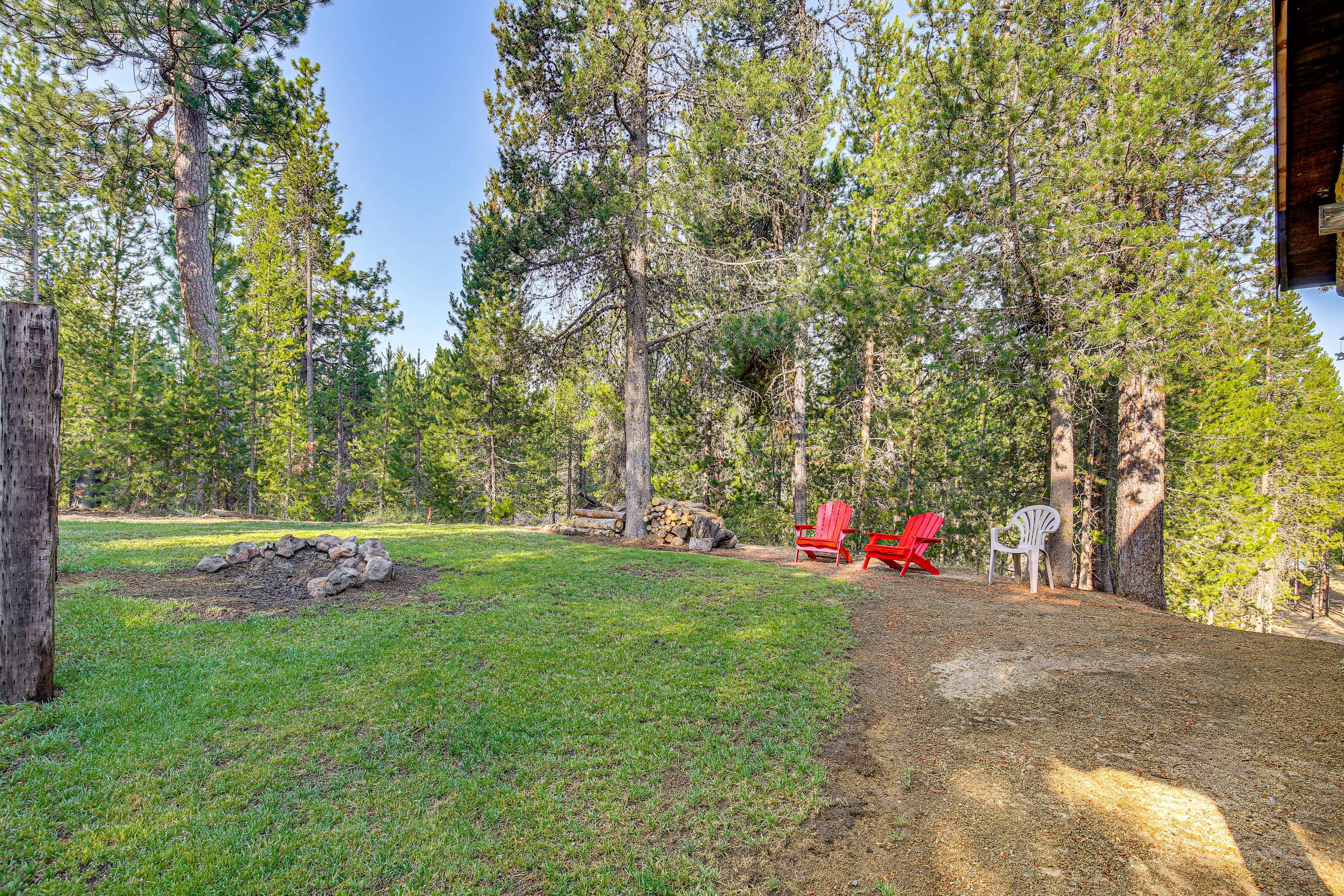 Yard | Fire Pit | Gas Grill | Deck | Single-Story Cabin