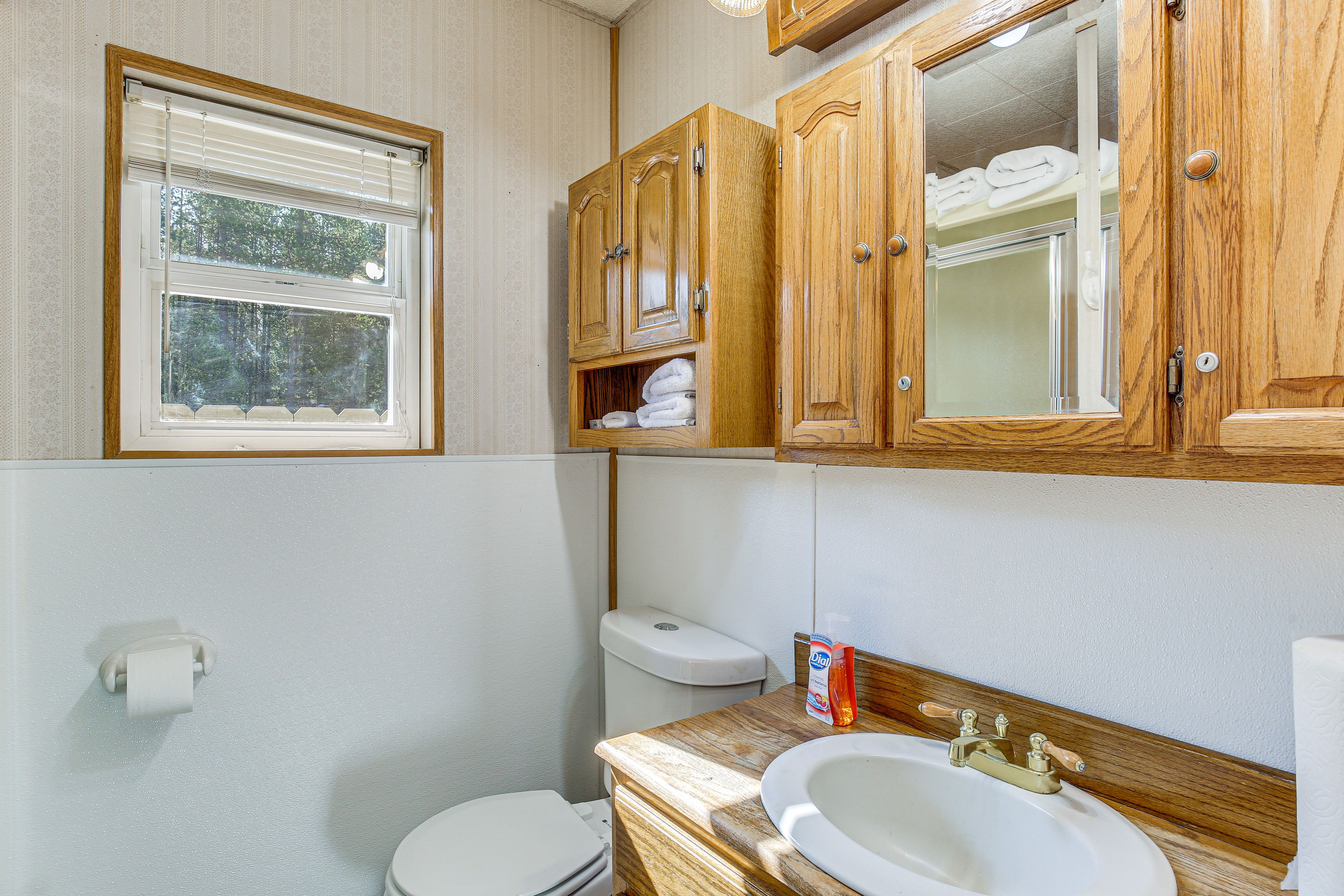 Full Bathroom | Towels Provided | Complimentary Toiletries | Washer & Dryer