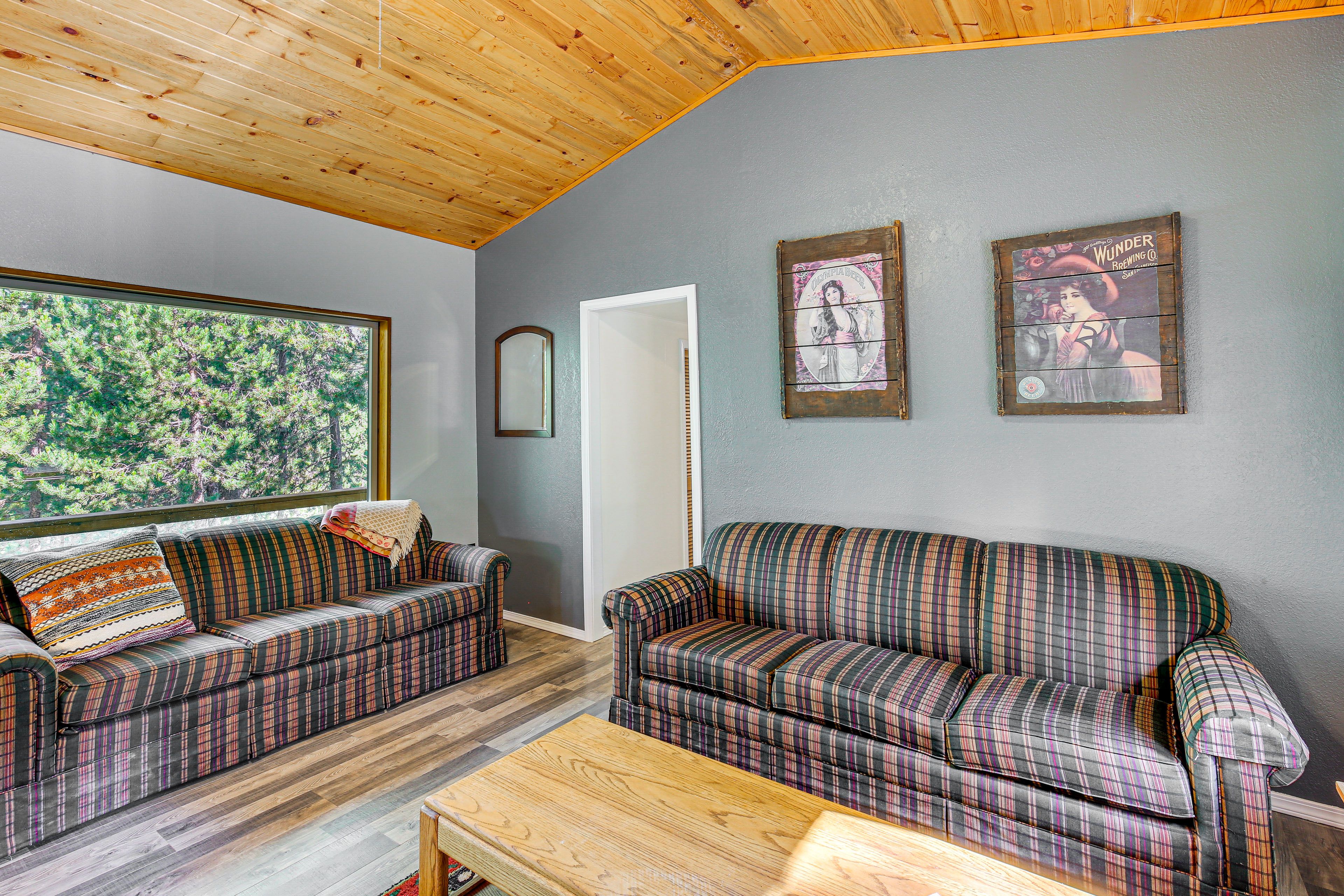 Living Room | Queen Sleeper Sofa | Twin Sleeper Sofa | Free WiFi | Smart TV