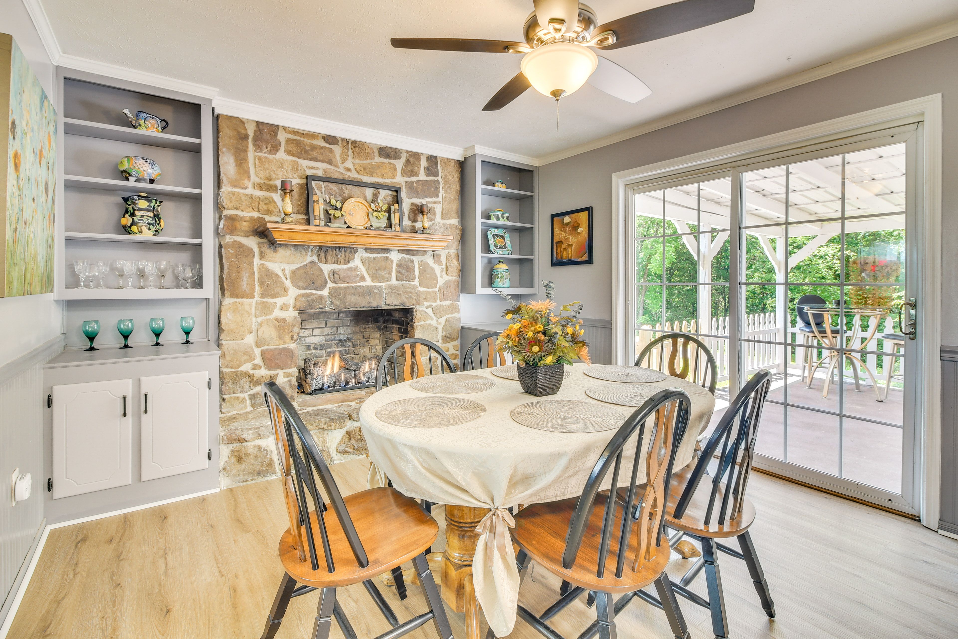 Dining Area | Dishware/Flatware | Trash Bags/Paper Towels | Fireplace