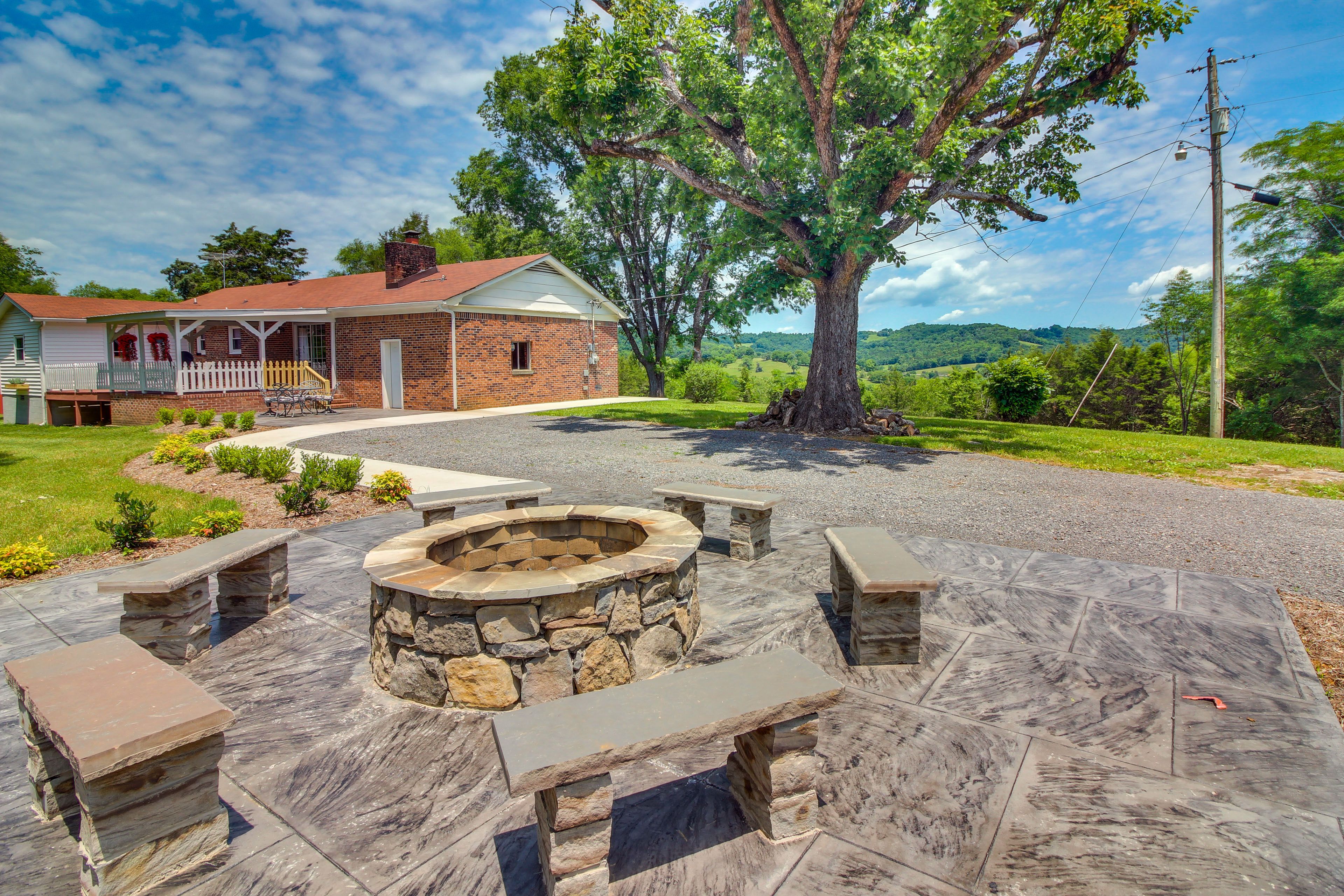Buffalo Valley Vacation Rental | 3BR | 2BA | 1,700 Sq Ft | Stairs Required