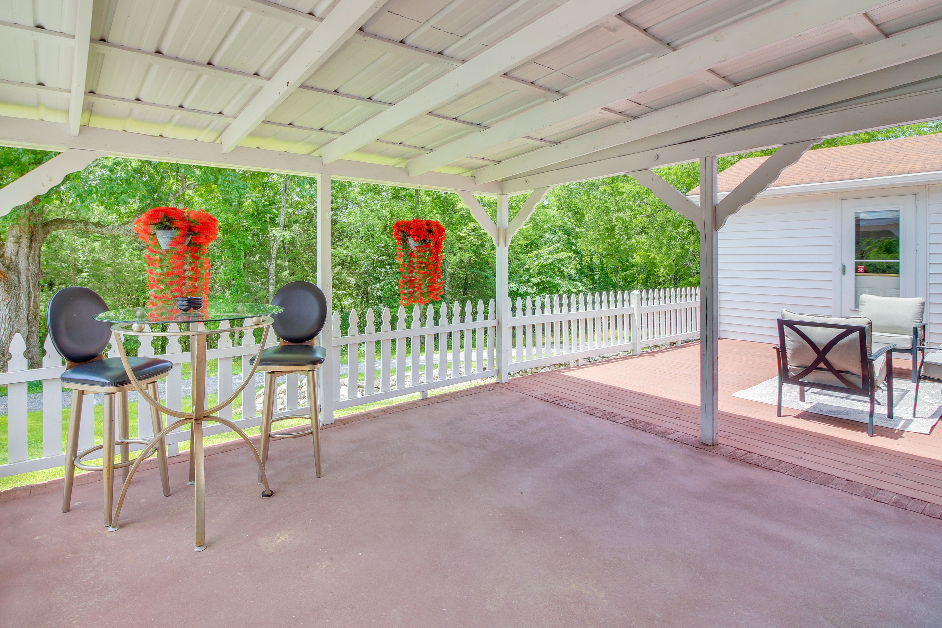 Deck | Gazebo | Dining Area | Gas Grill
