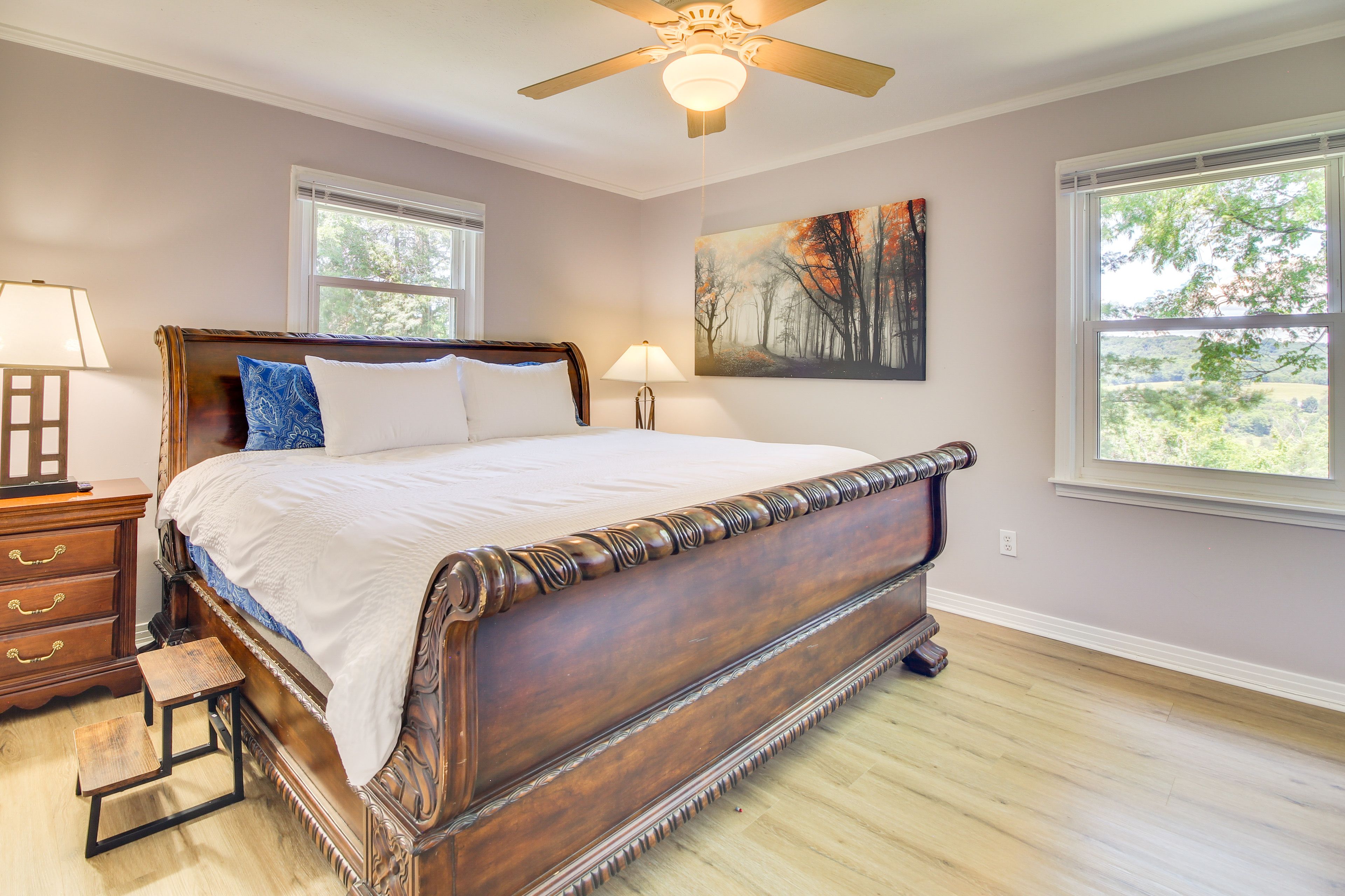 Bedroom 2 | King Bed | Hangers