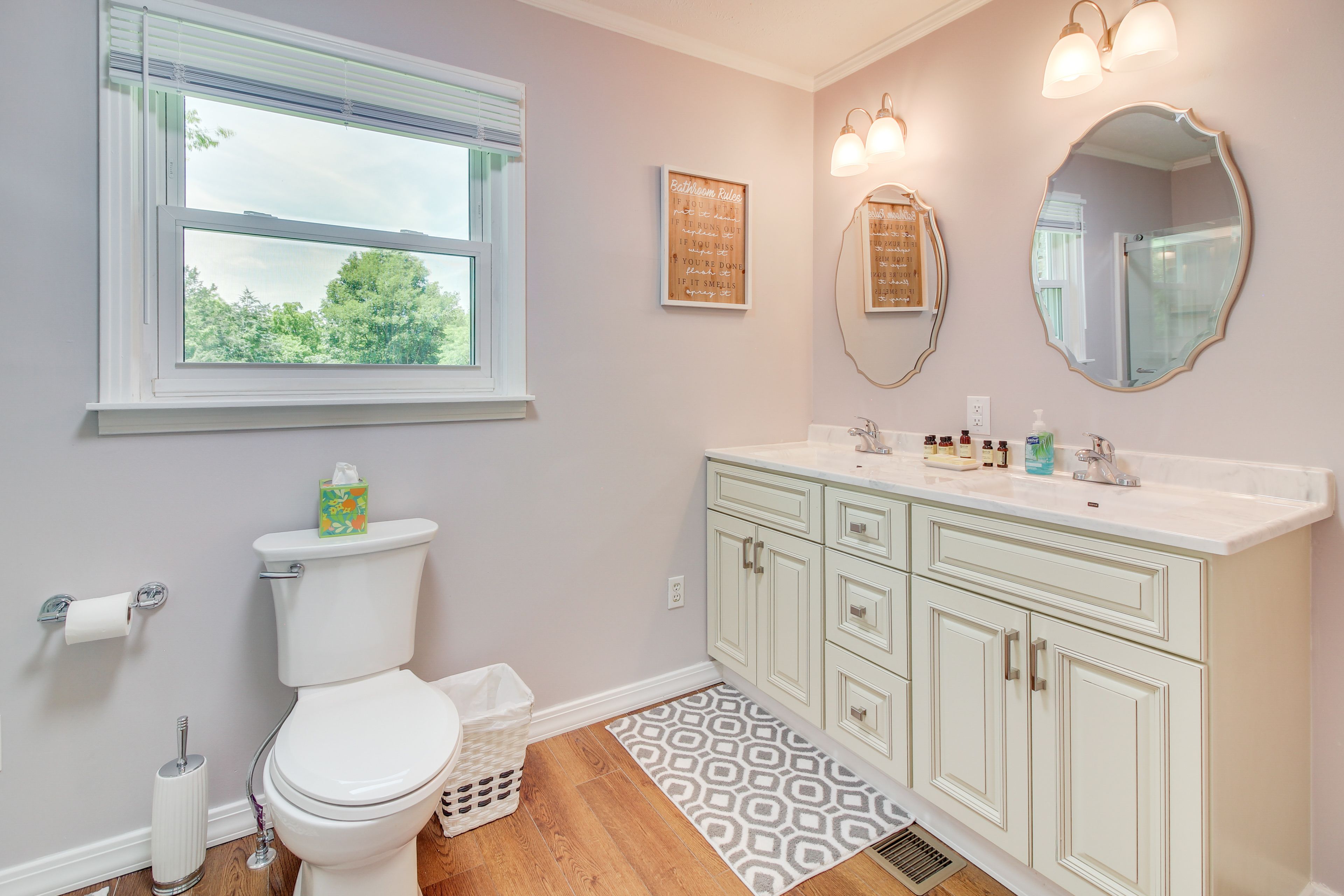 Full Bathroom | Towels Provided | Complimentary Toiletries