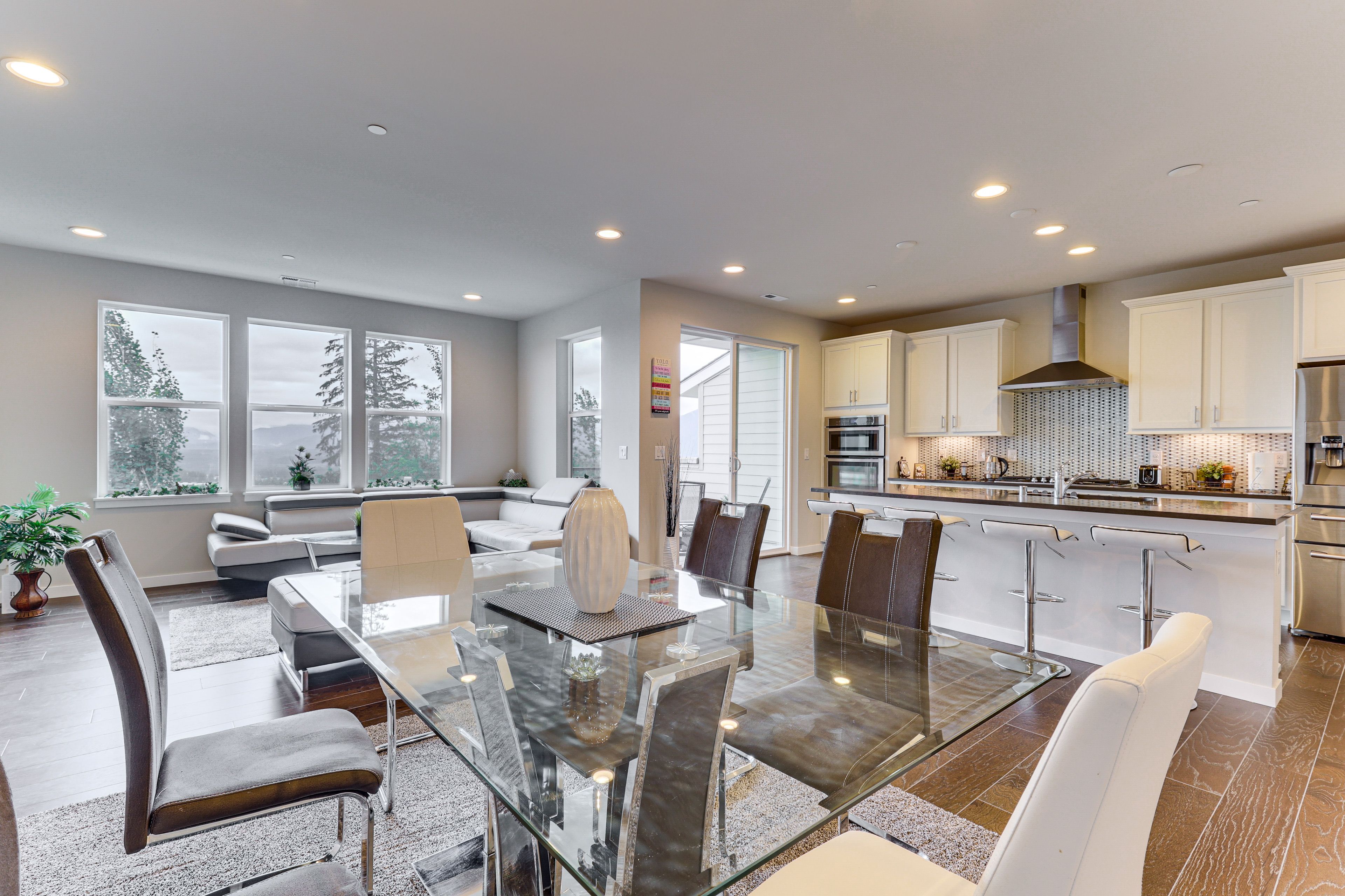 Dining Area | Dishware & Flatware Provided | Main Level