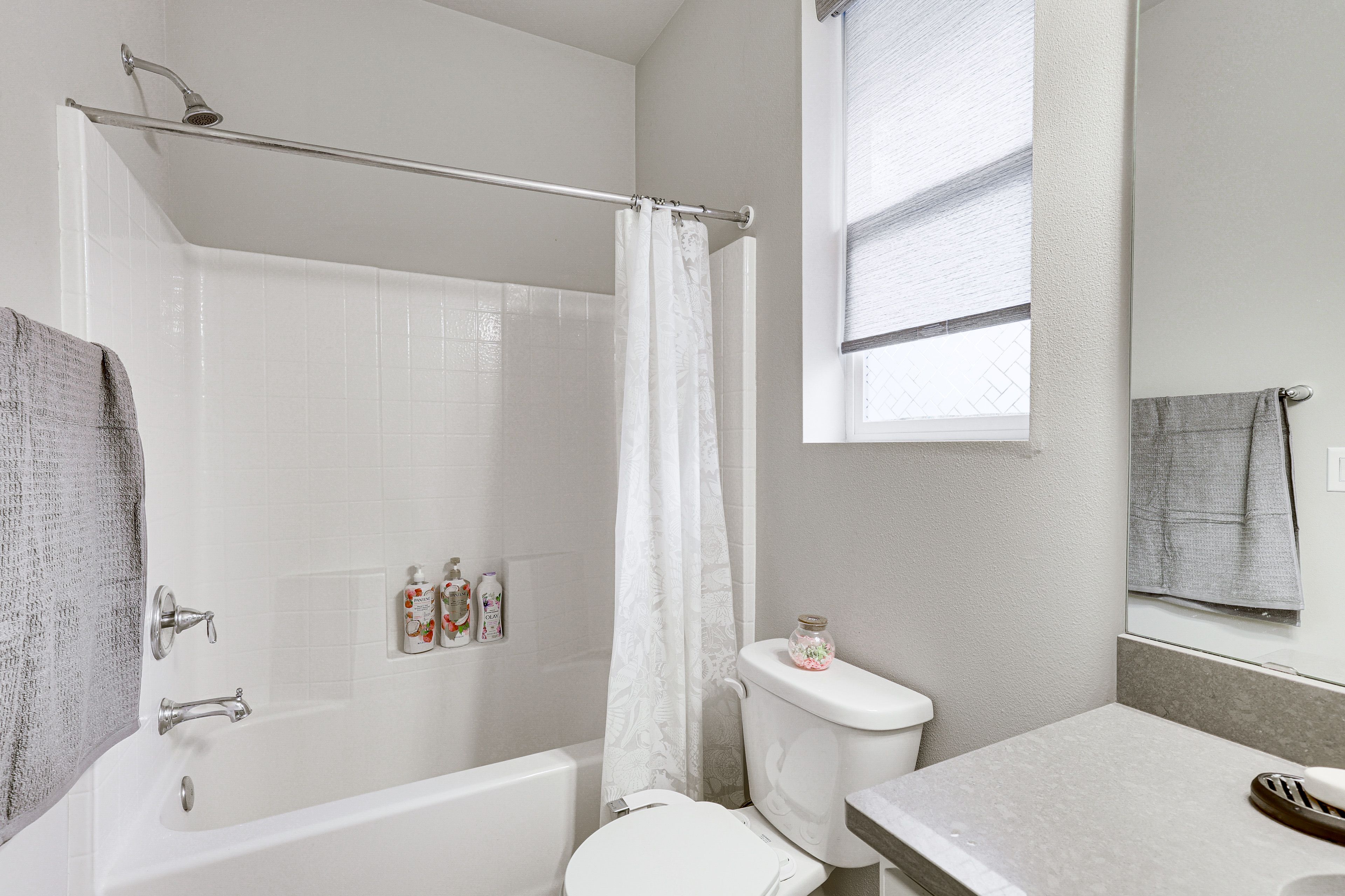 Full Bathroom | Towels Provided | Upper Level