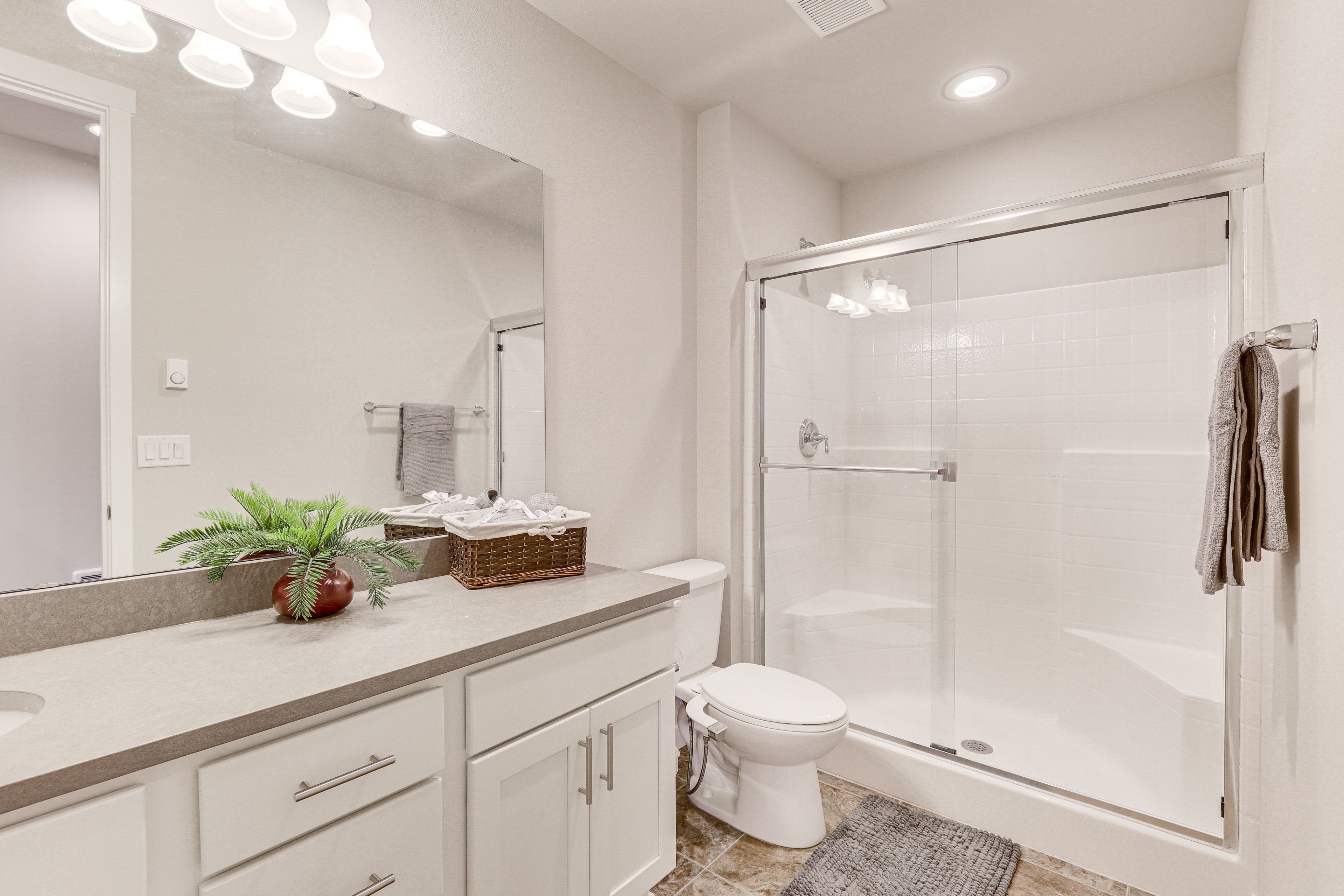 Full Bathroom | Complimentary Toiletries | Lower Level