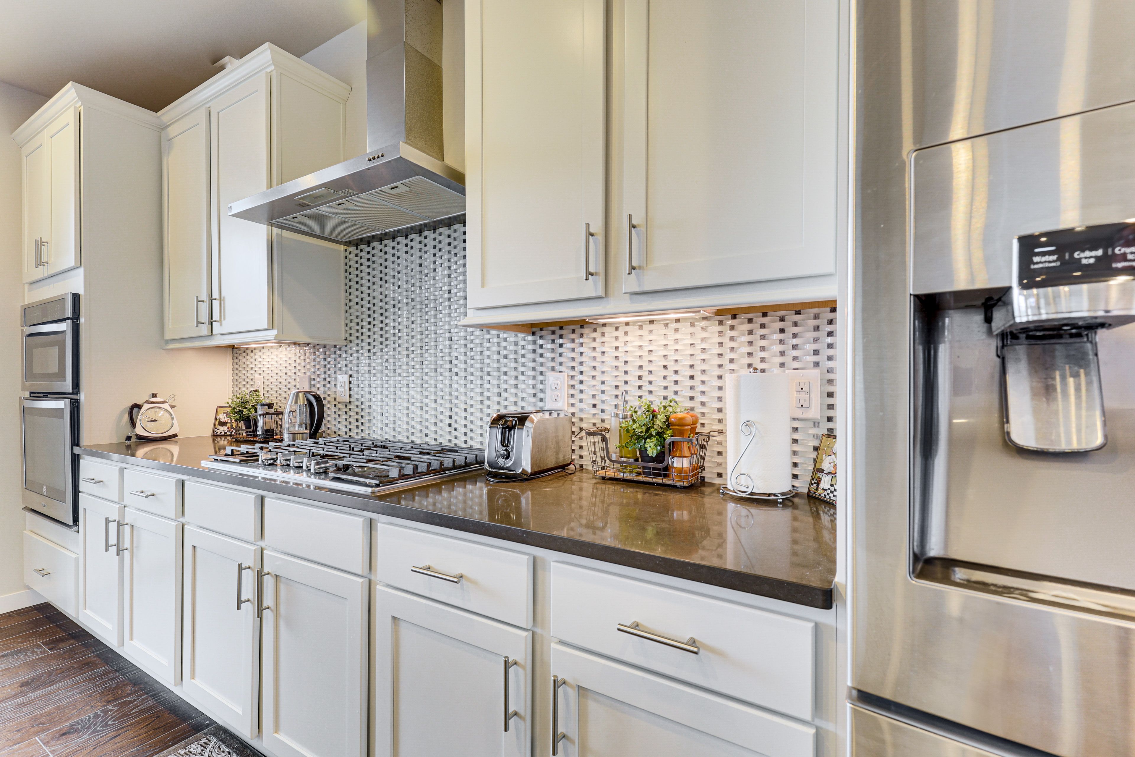 Kitchen | Spices | Main Level