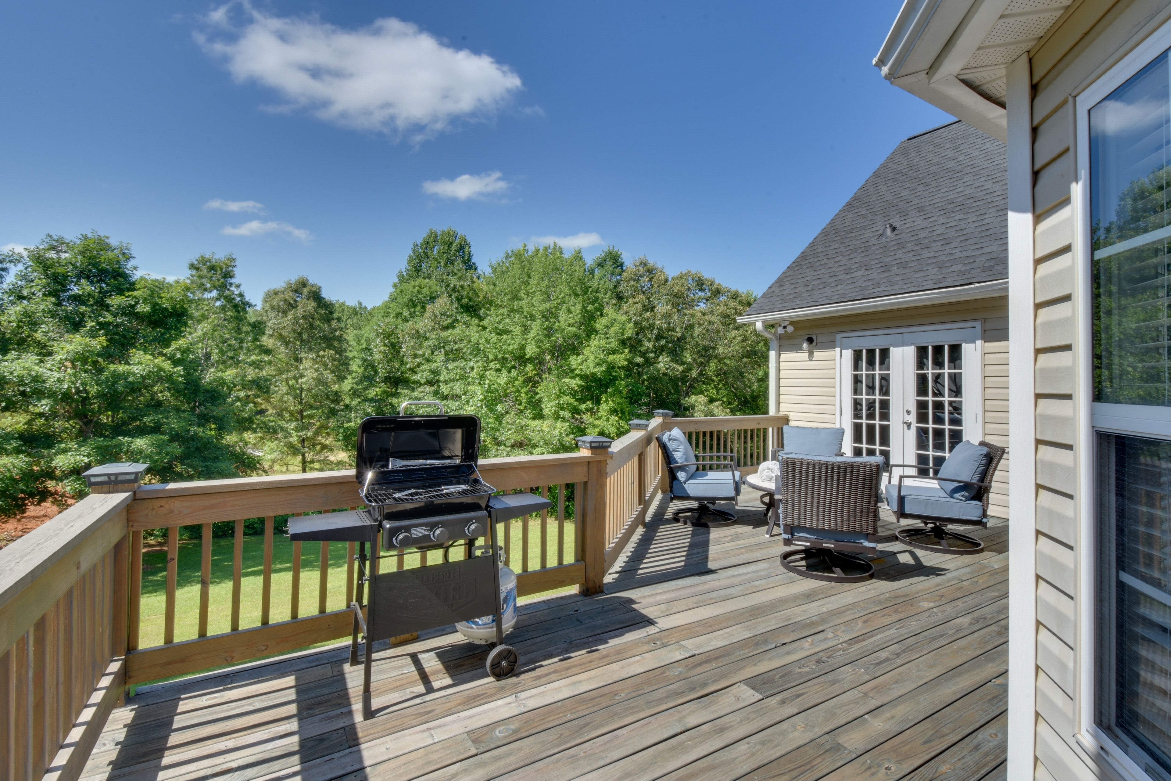 Deck | Gas Grill | Dining Area