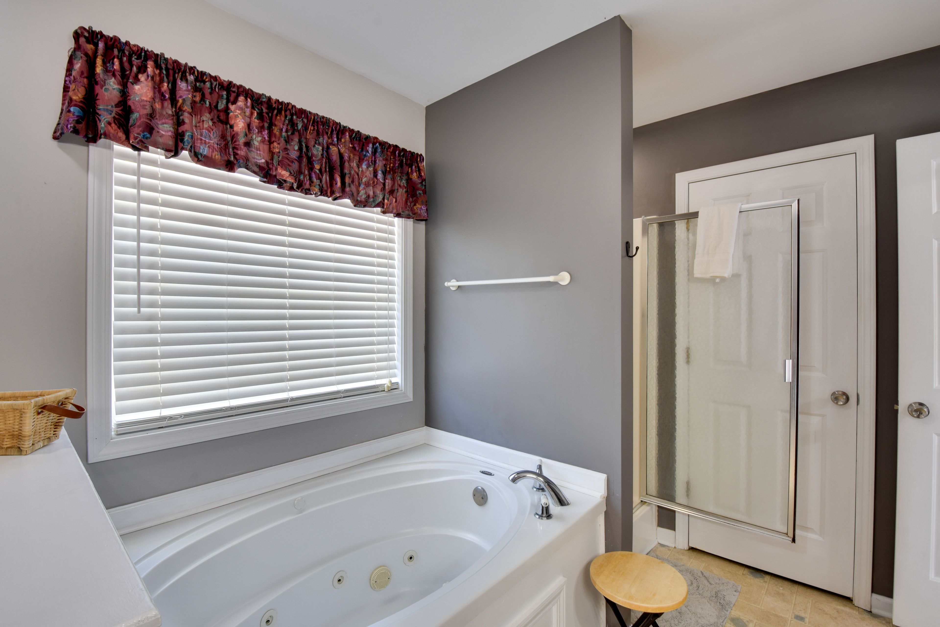 En-Suite Bathroom | Towels Provided | Jetted Tub