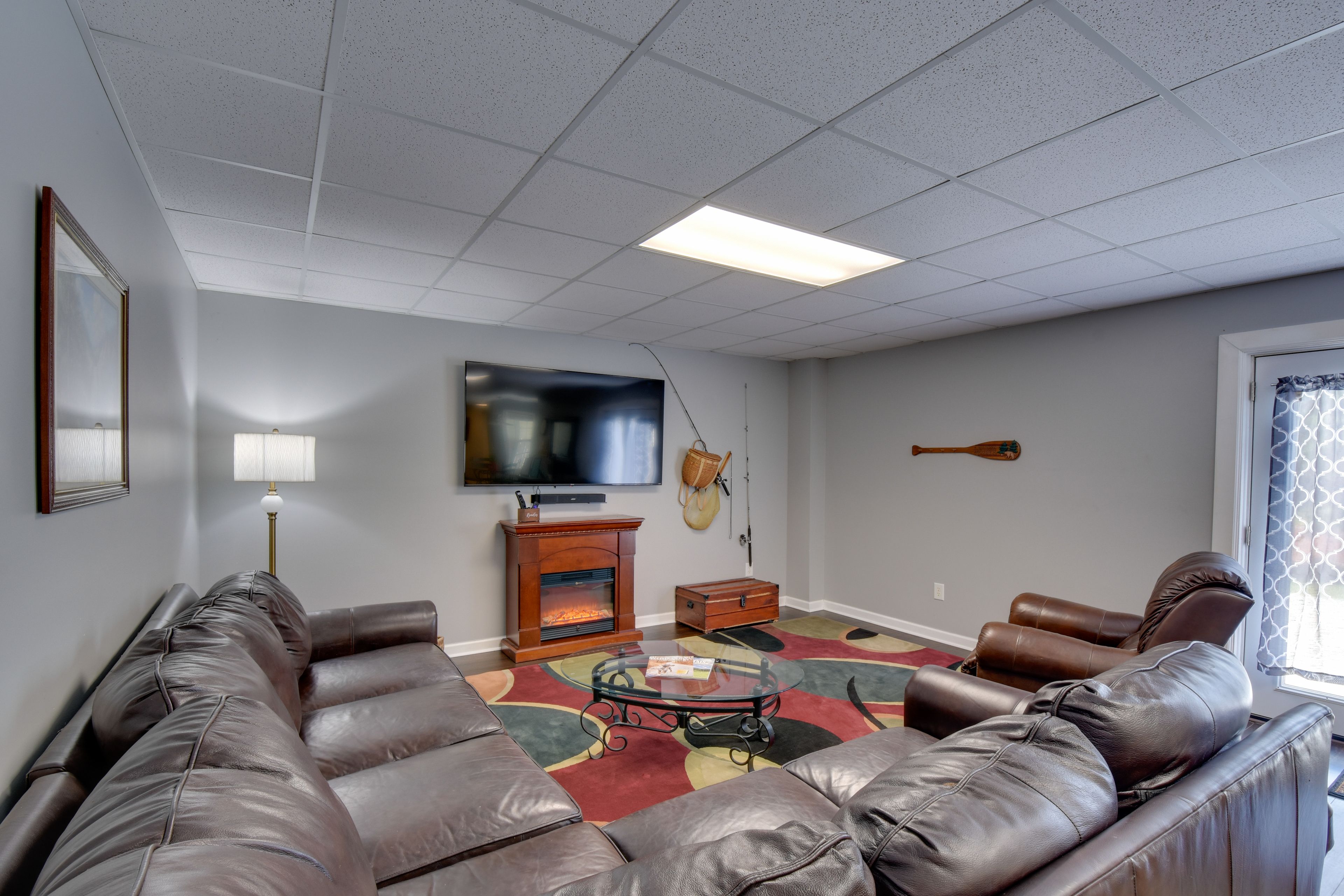 Living Room | Electric Fireplace | Smart TV | Central A/C