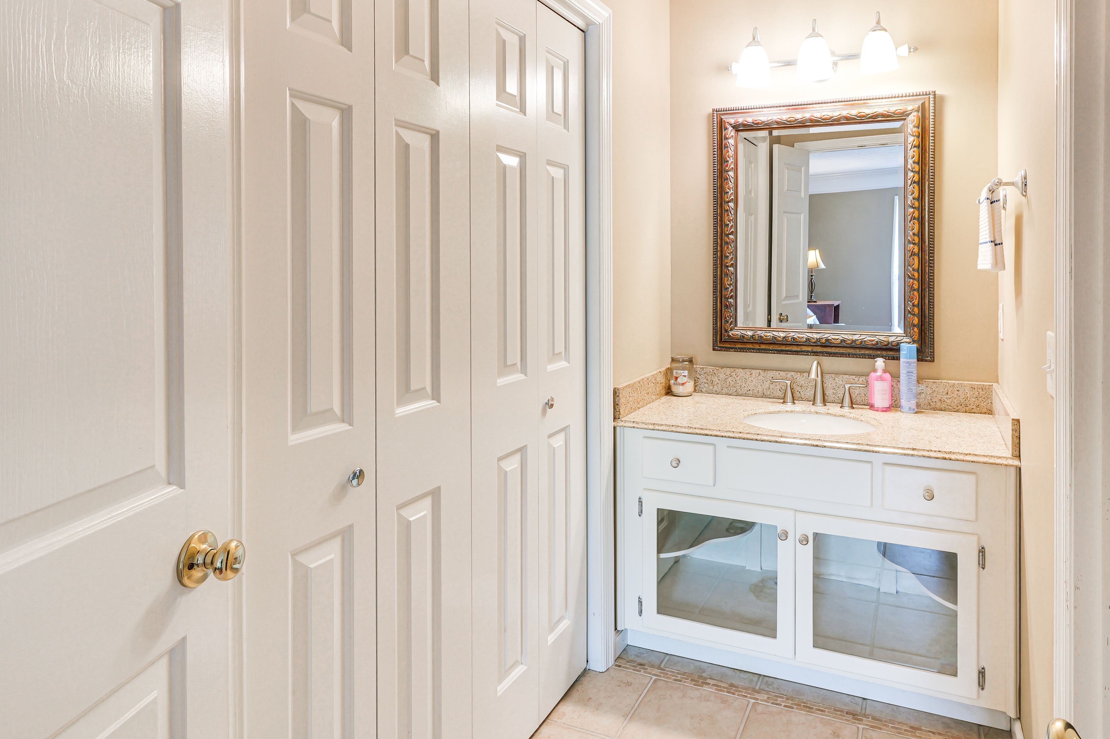 En-Suite Bathroom | Towels Provided | 2nd Floor