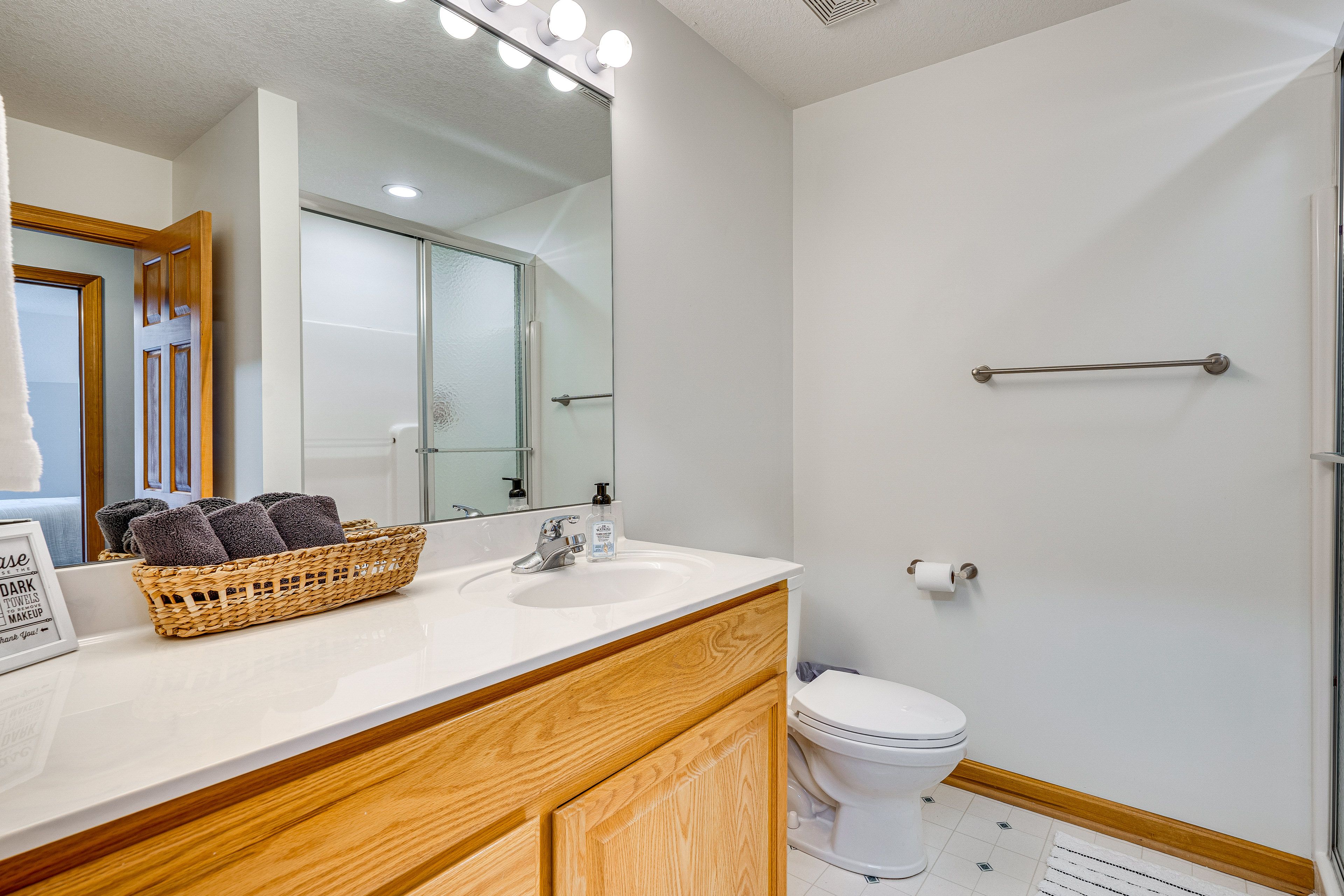 Full Bathroom | 2nd Floor | Walk-In Closet
