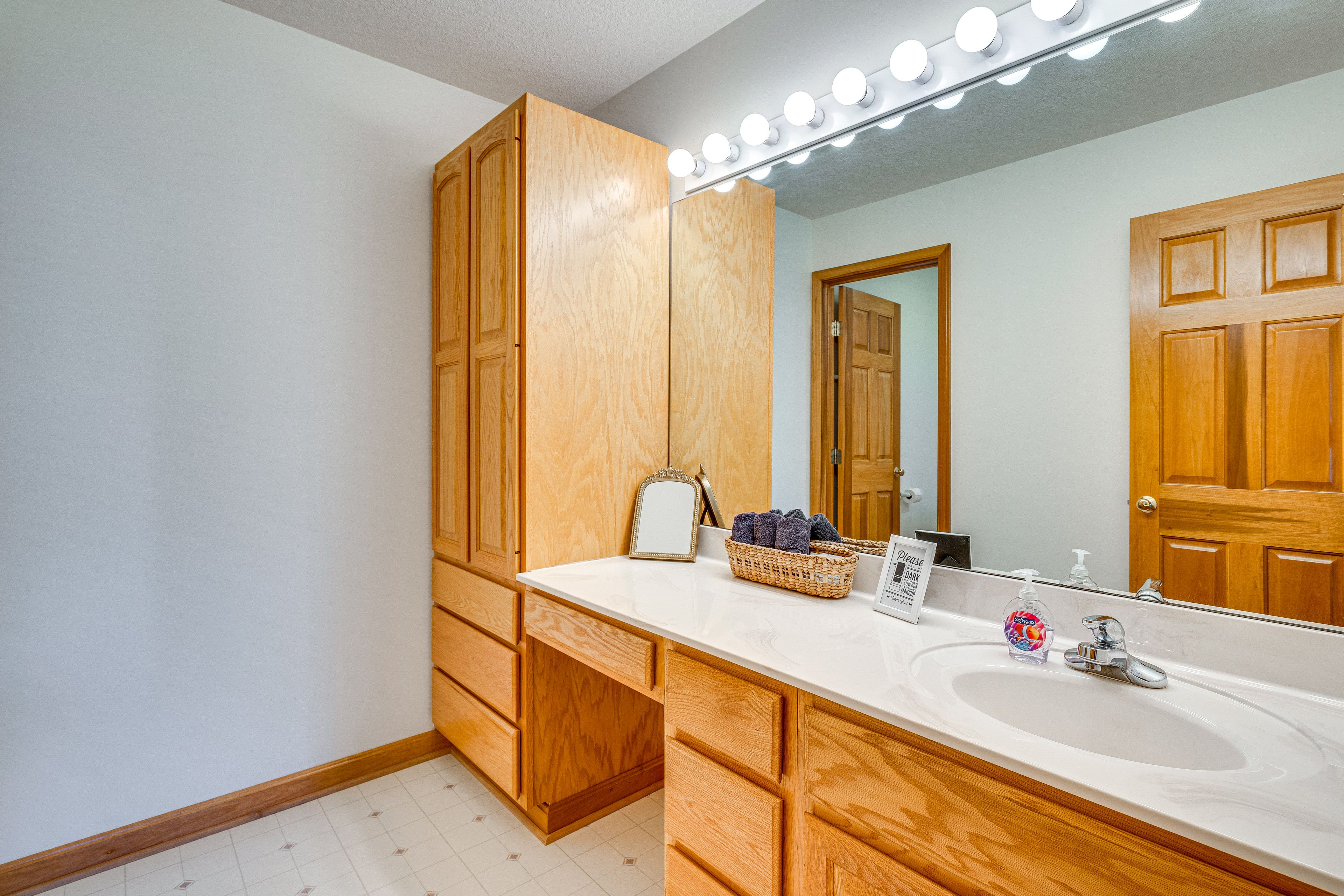Full Bathroom | 2nd Floor