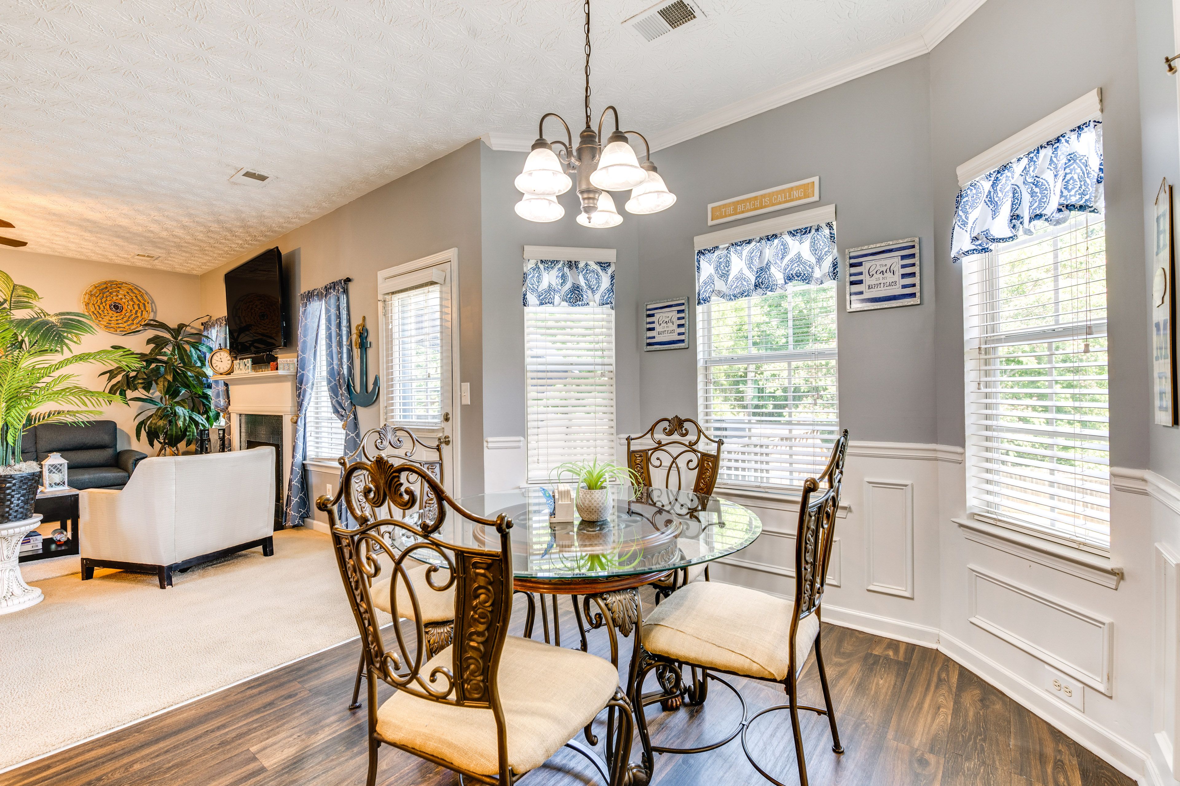 Breakfast Nook | 1st Floor