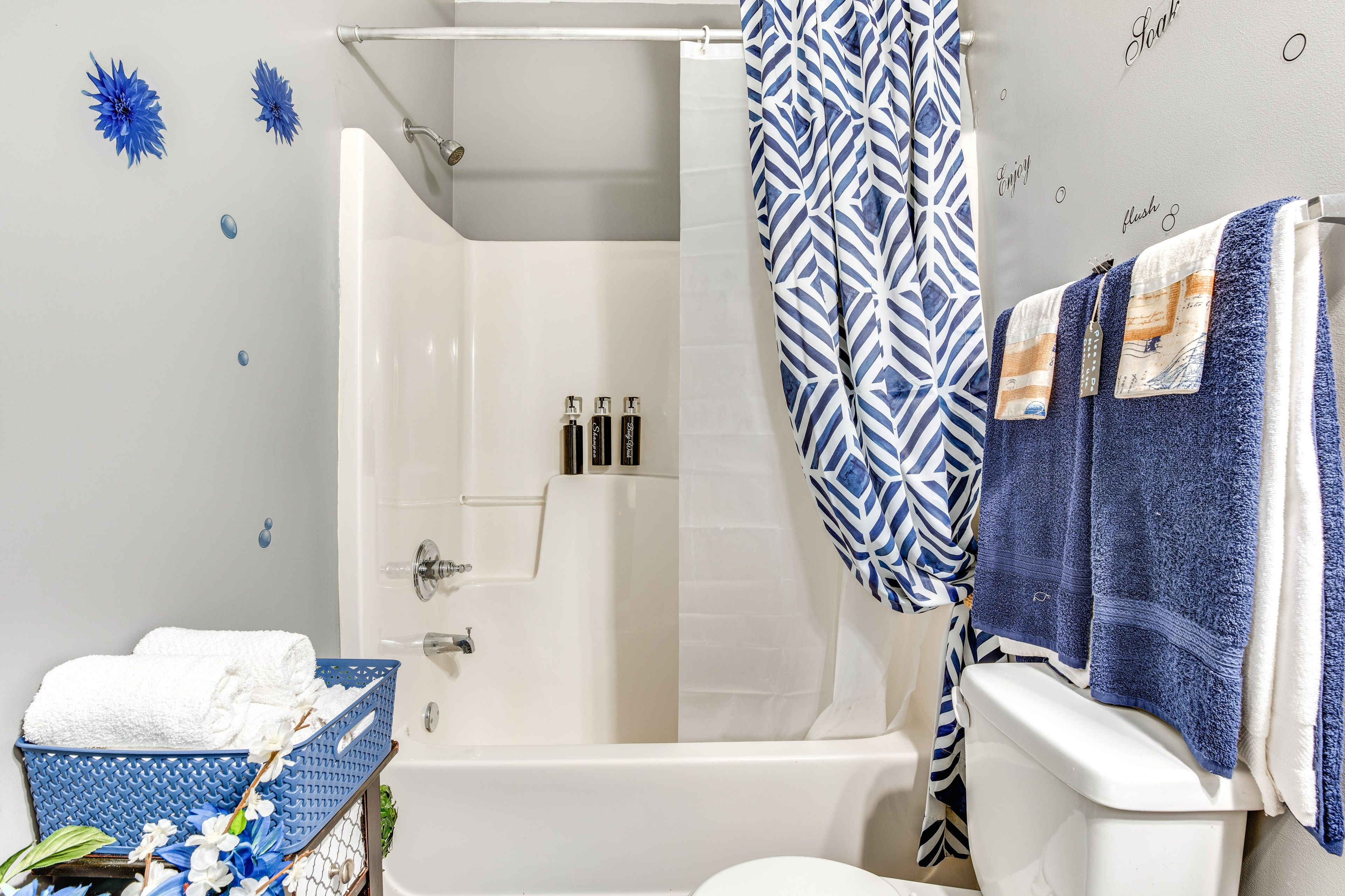 En-Suite Bathroom | 1st Floor | Towels Provided