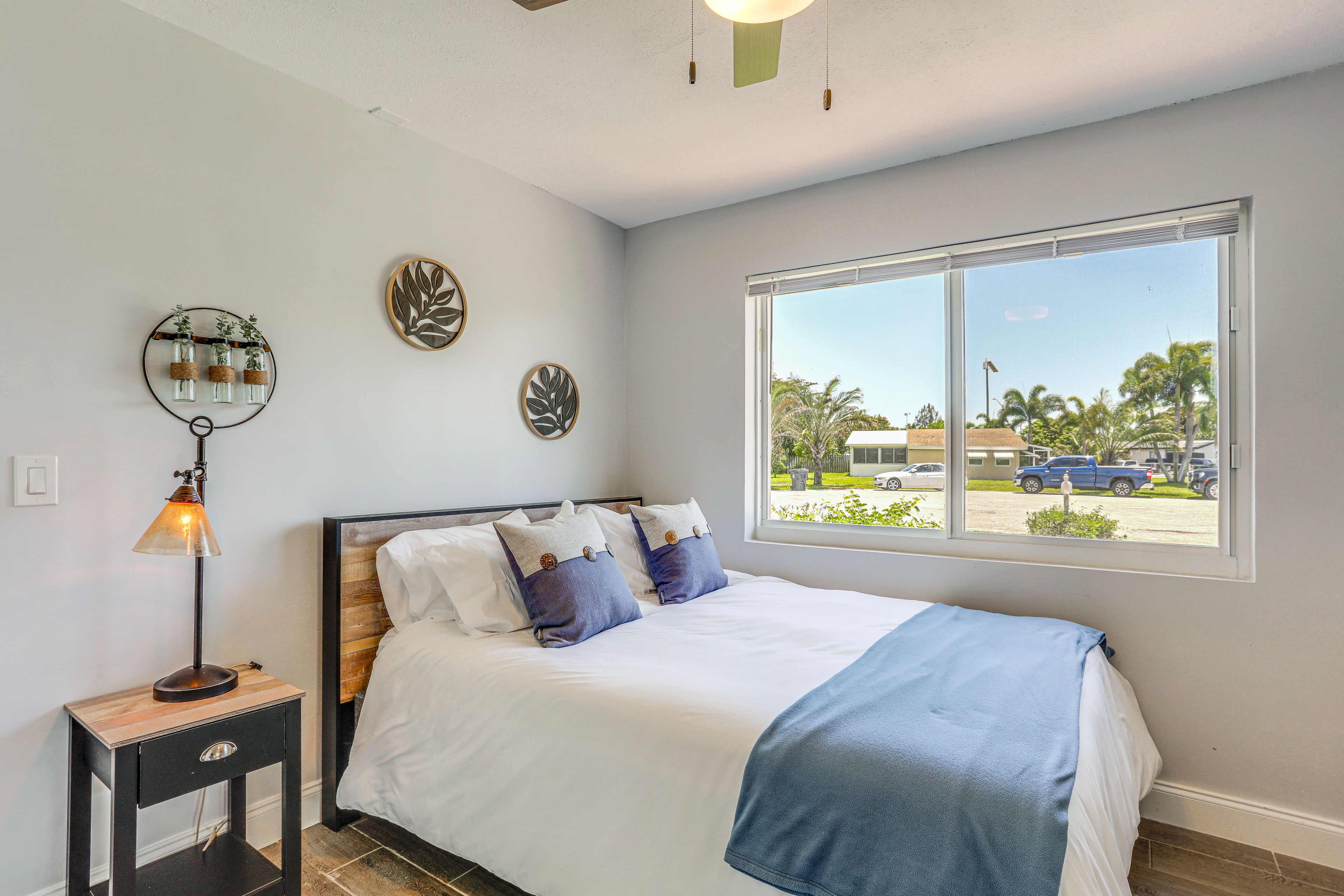 Bedroom 2 | Queen Bed
