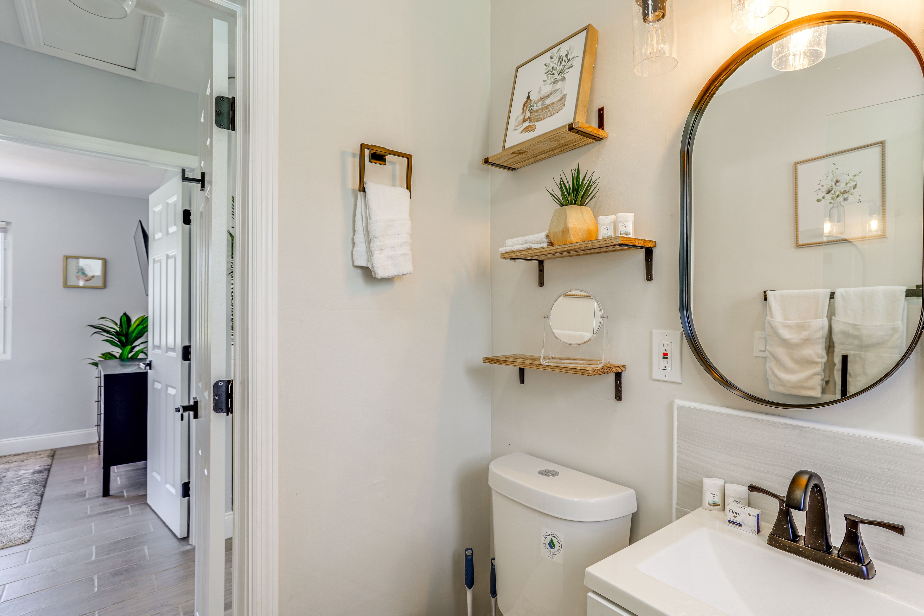 Full Bathroom | Towels Provided | Shower