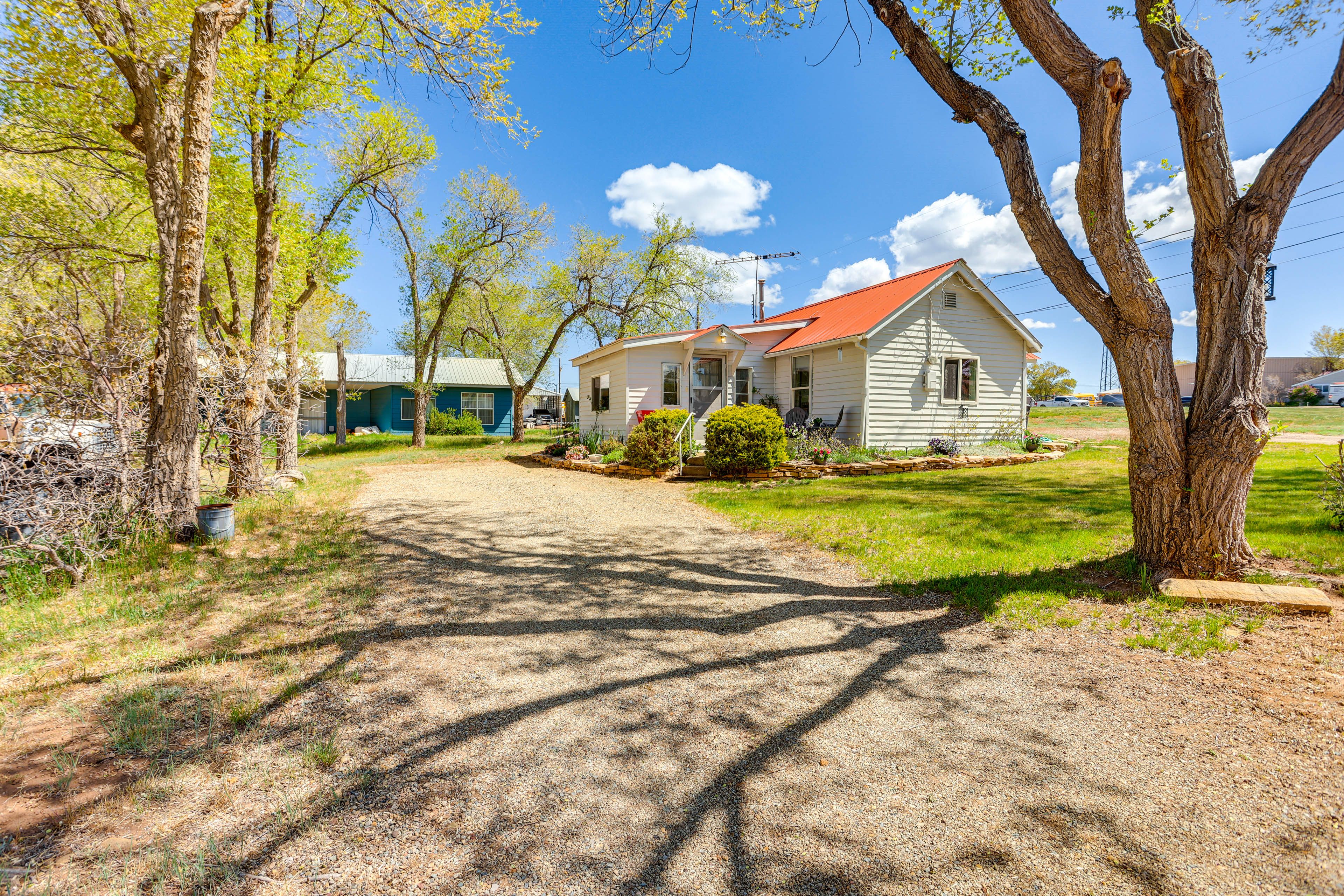 Parking | Driveway (2 Vehicles) | RV/Trailer Parking
