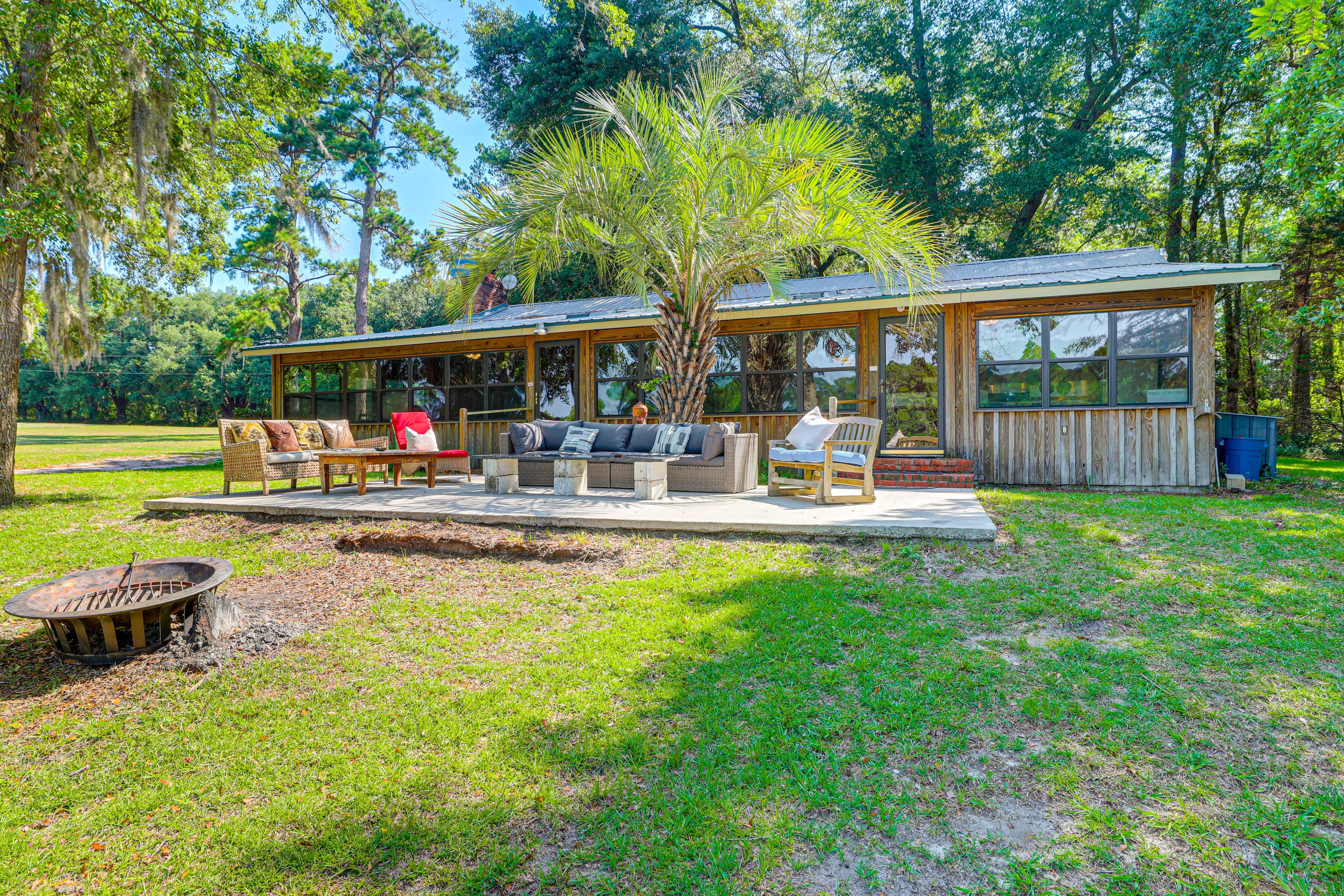 Private Yard | Private Pond | Canoe | Job Boat