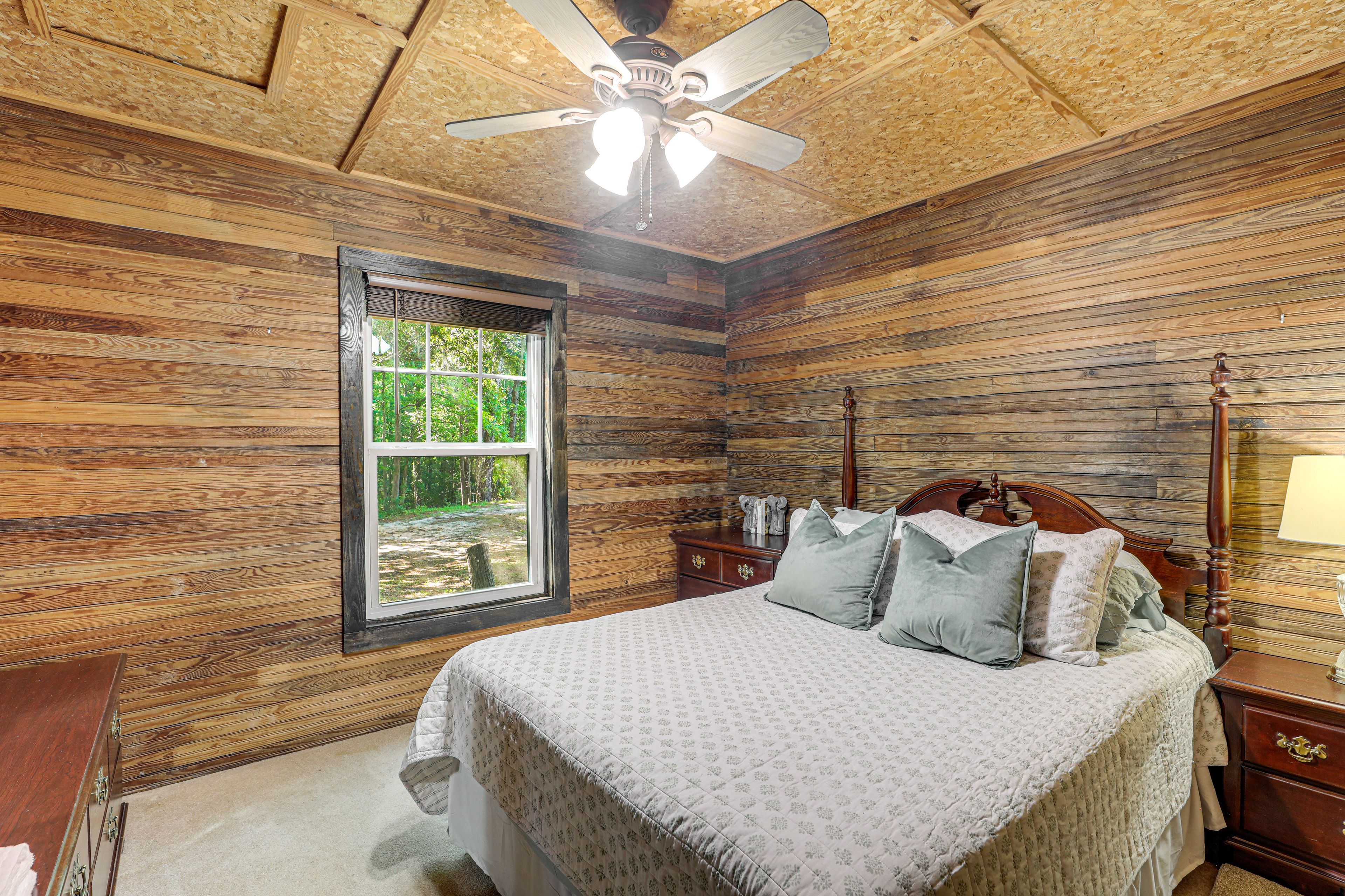 Bedroom 1 | Queen Bed | Linens Provided