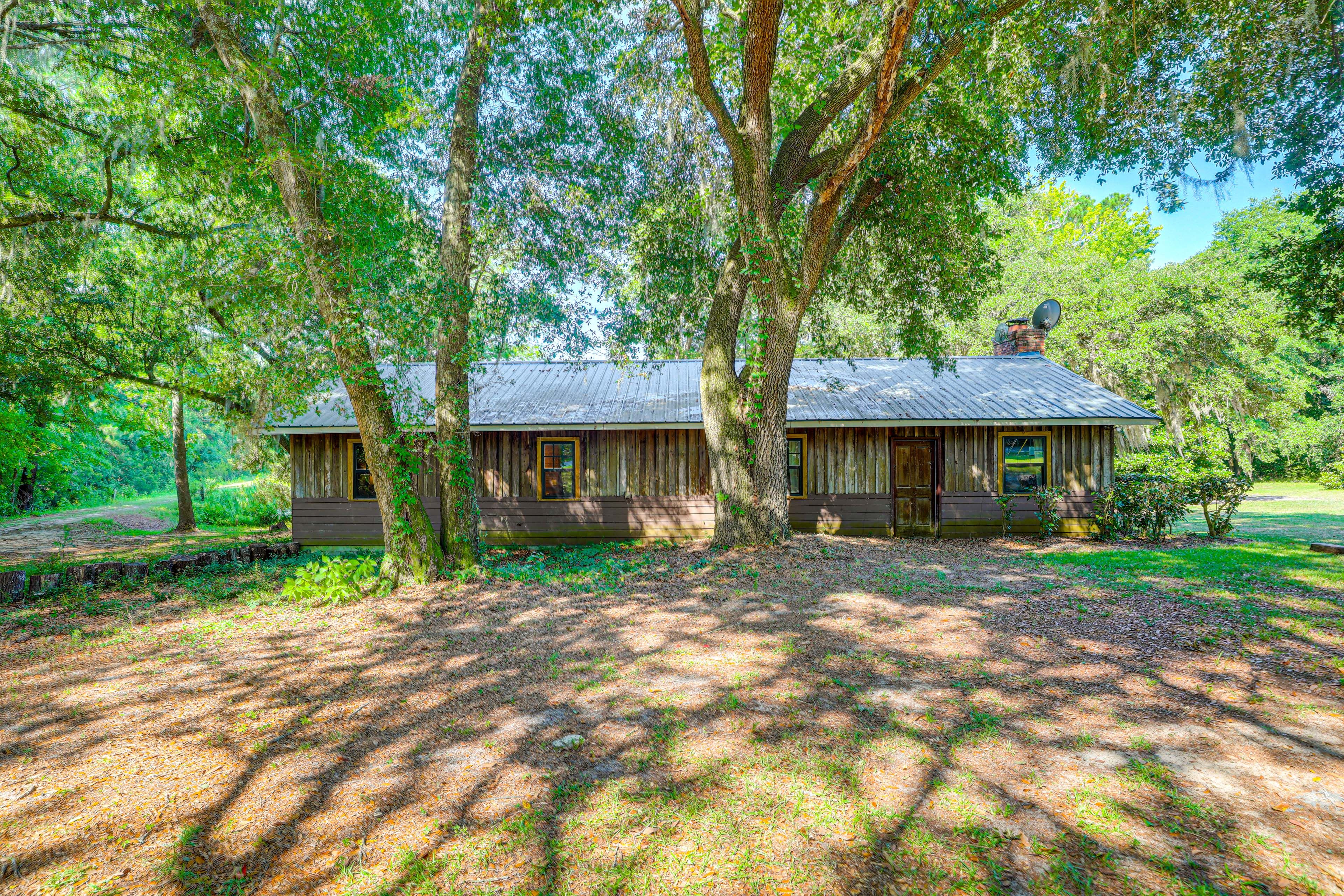 Parking | Unpaved Driveway (8 Vehicles) | RV/Trailer Parking