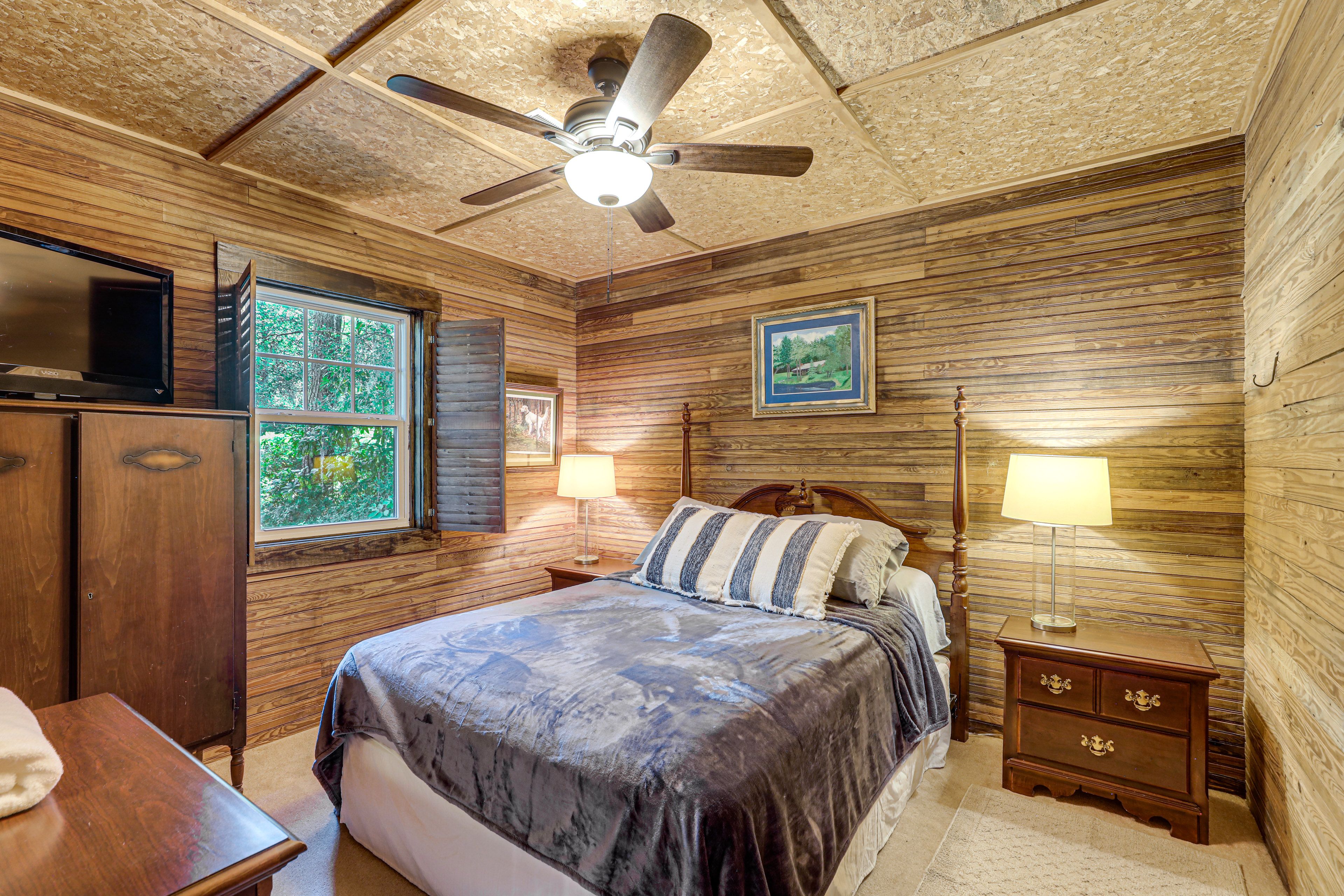 Bedroom 2 | Queen Bed