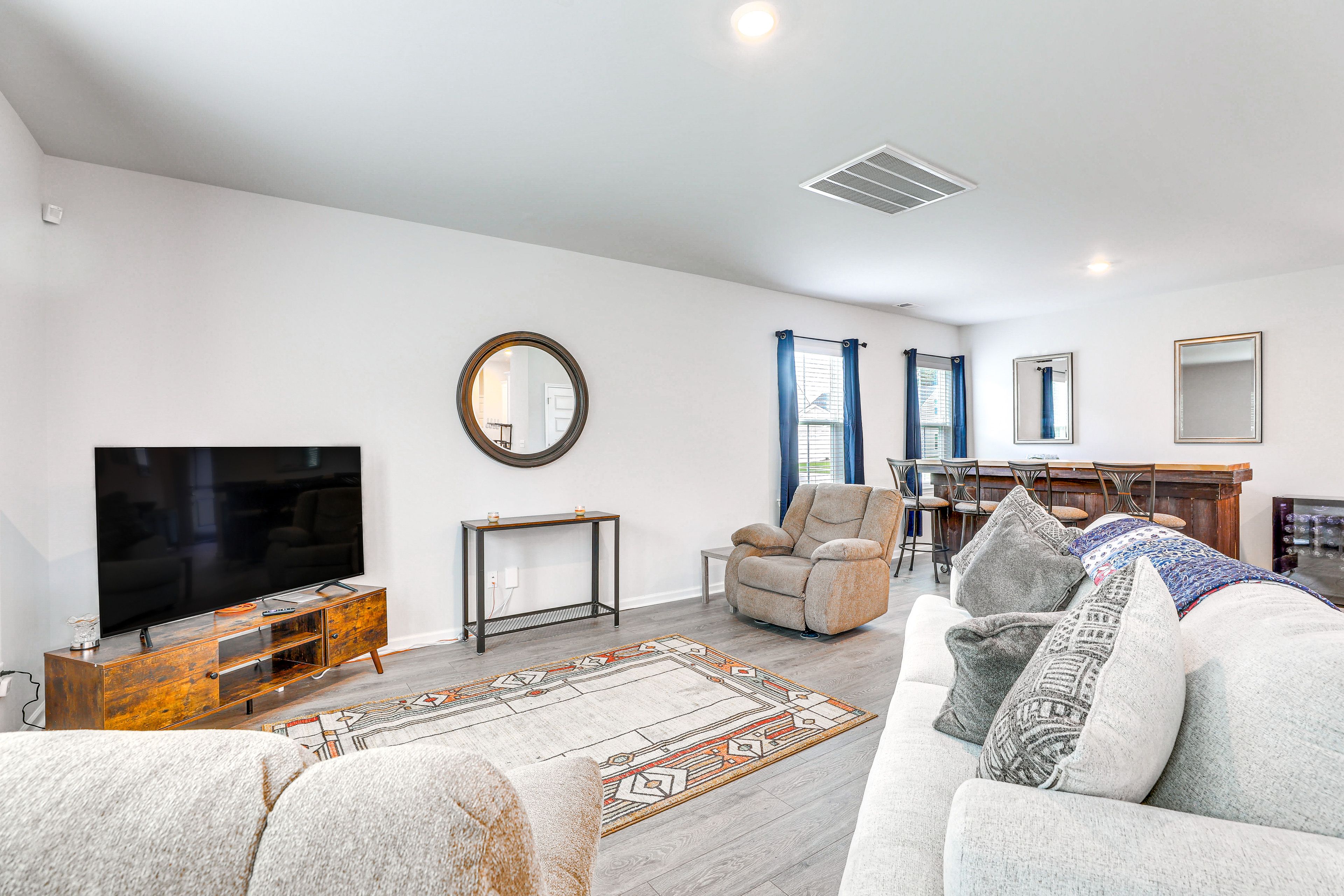 Living Room | Smart TV | Free WiFi | 1st Floor