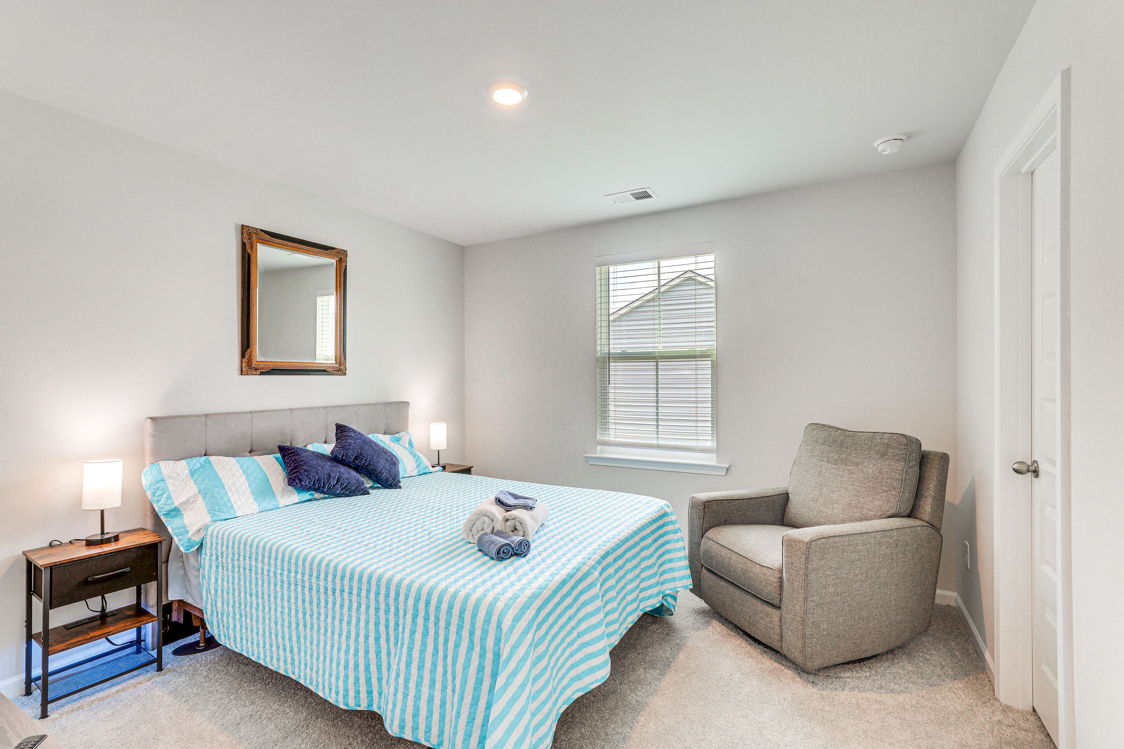 Bedroom 3 | Queen Bed | Smart TV | 2nd Floor